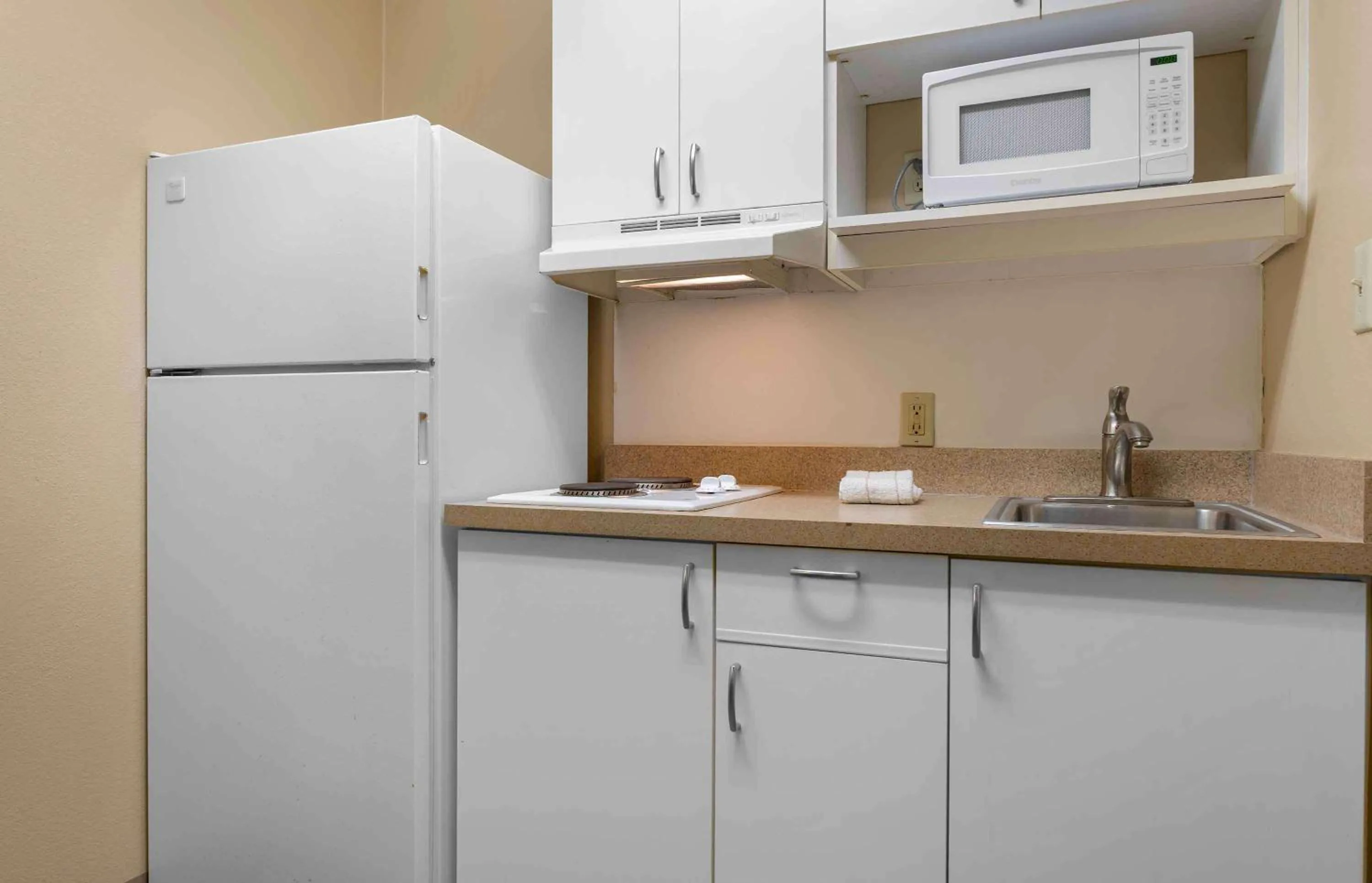 Kitchen or kitchenette in Extended Stay America Suites - Portland - Beaverton Hillsboro - Eider Ct