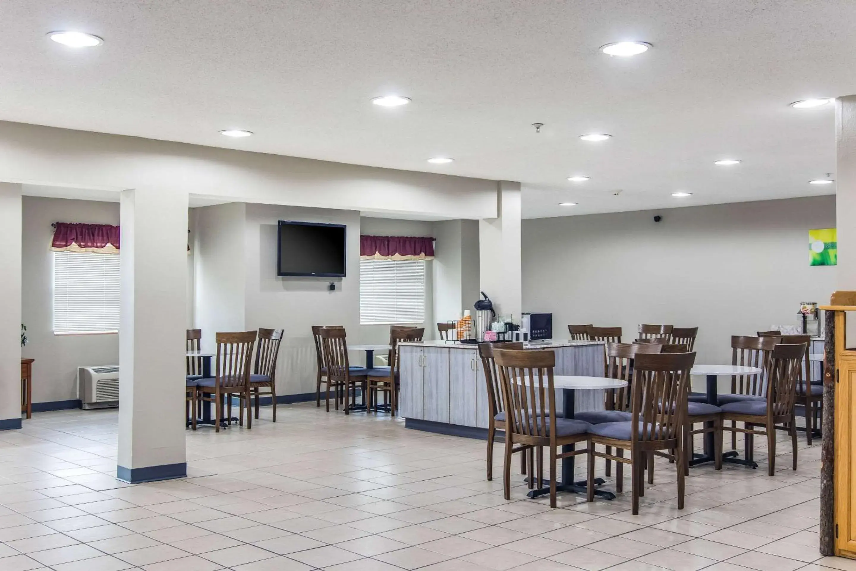 Lobby or reception in Quality Inn & Suites Grove City-Outlet Mall Lobby or reception in Quality Inn & Suites Grove City-Outlet Mall