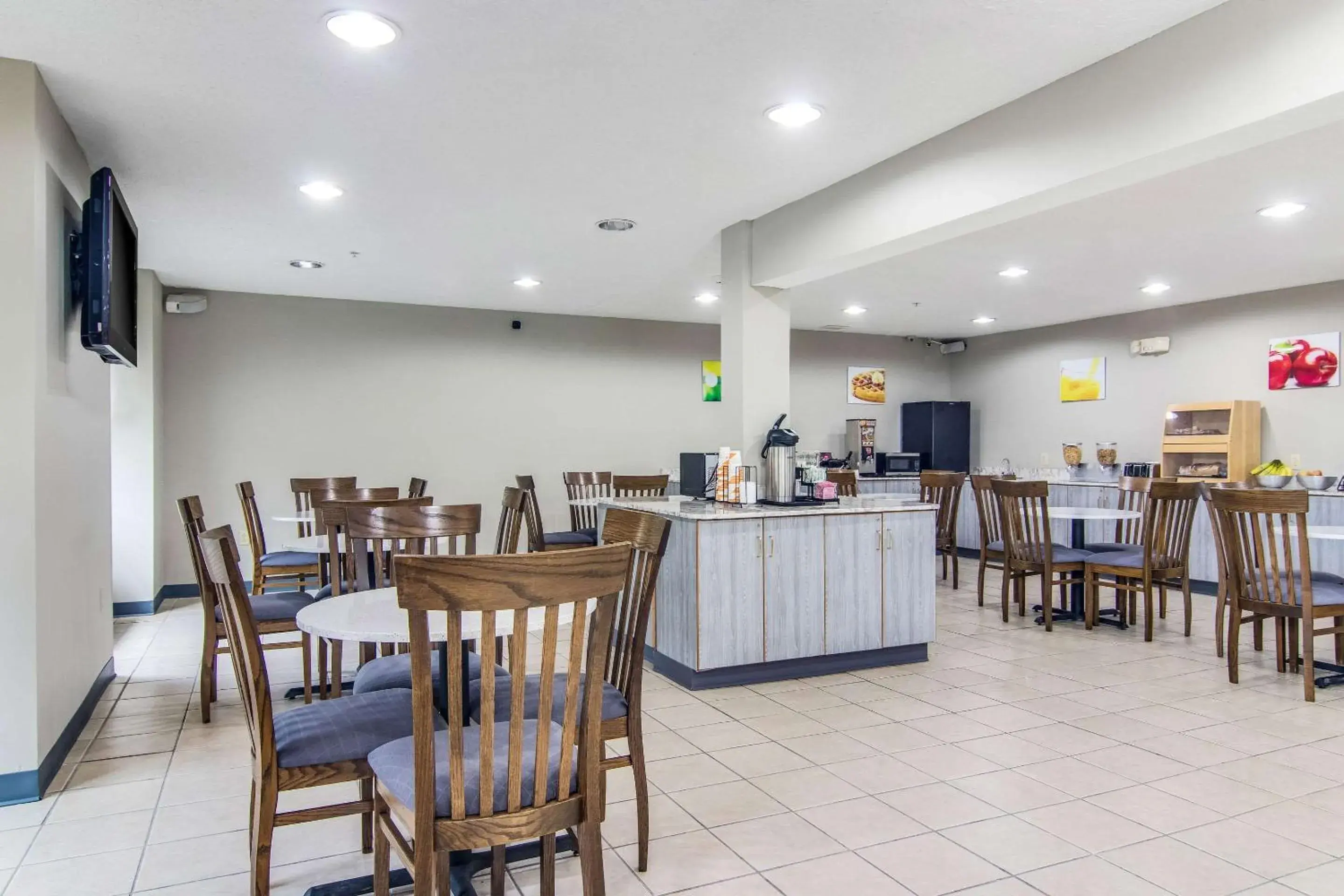 Restaurant/places to eat in Quality Inn & Suites Grove City-Outlet Mall Restaurant/places to eat in Quality Inn & Suites Grove City-Outlet Mall