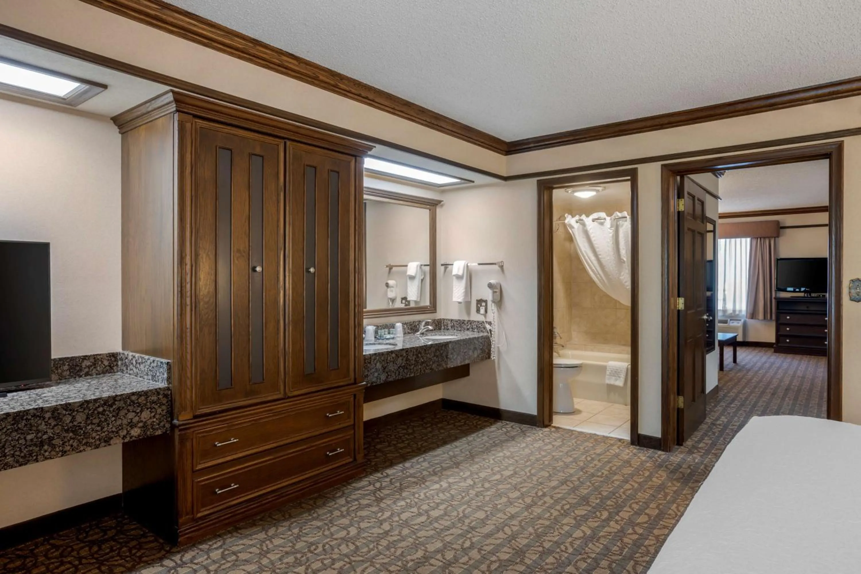 Photo of the whole room, Bed in Best Western Inn of the Ozarks