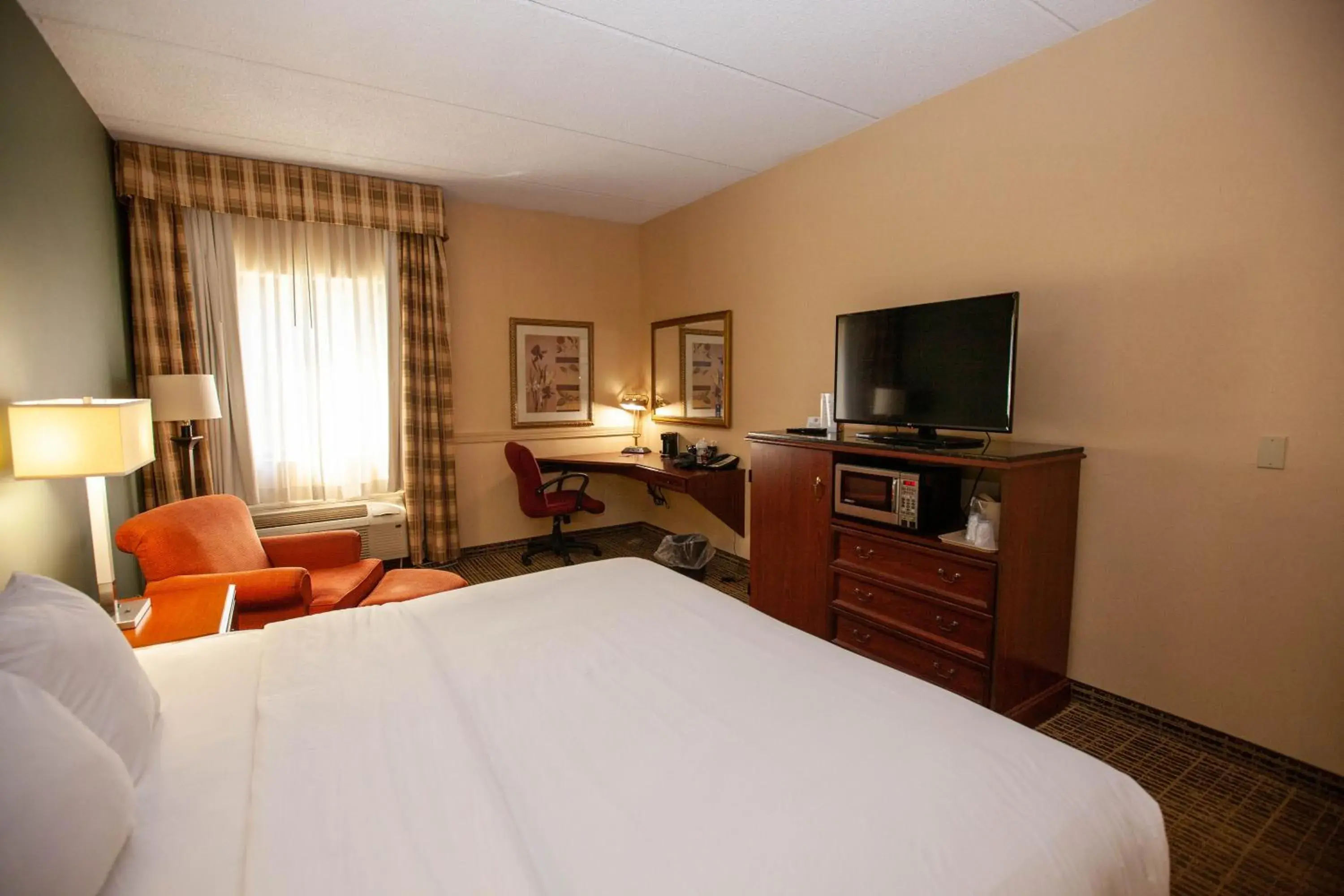 Bedroom, Bed in Baymont by Wyndham Knoxville/Cedar Bluff Bedroom, Bed in Baymont by Wyndham Knoxville/Cedar Bluff