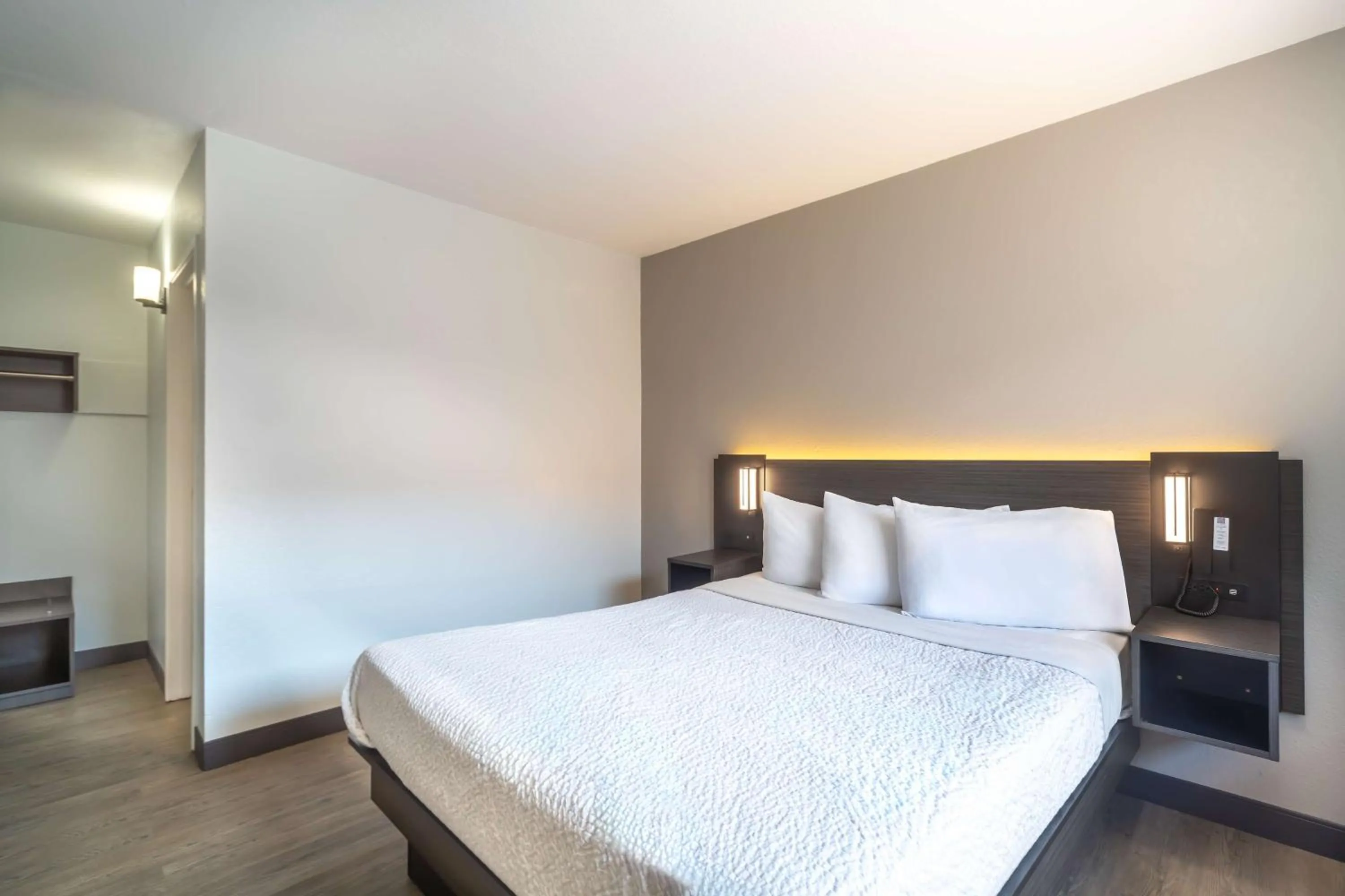 Bedroom, Bed in Motel 6-Del Rio, TX