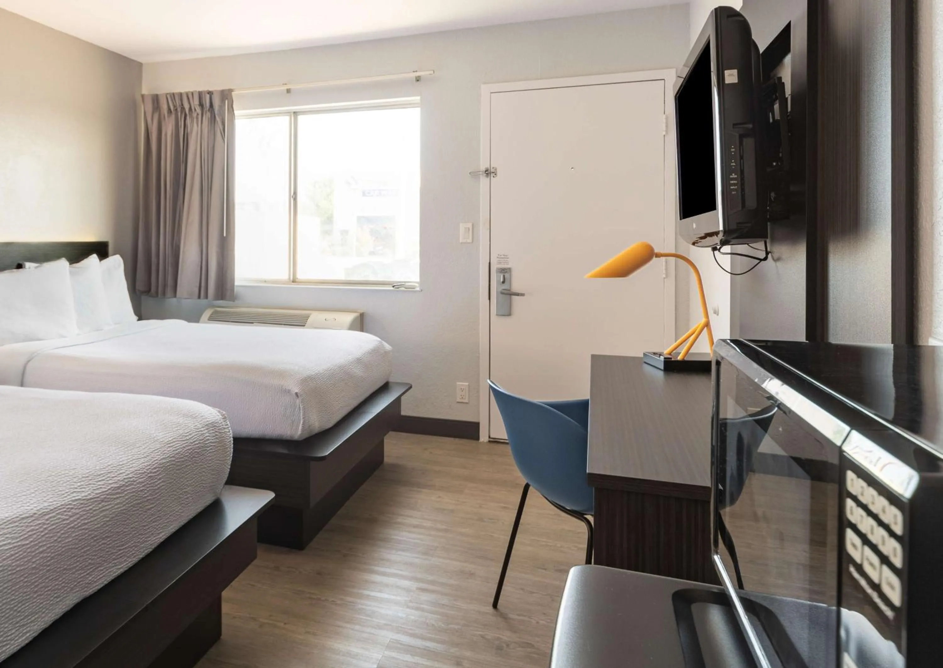 Bedroom, Bed in Motel 6-Del Rio, TX