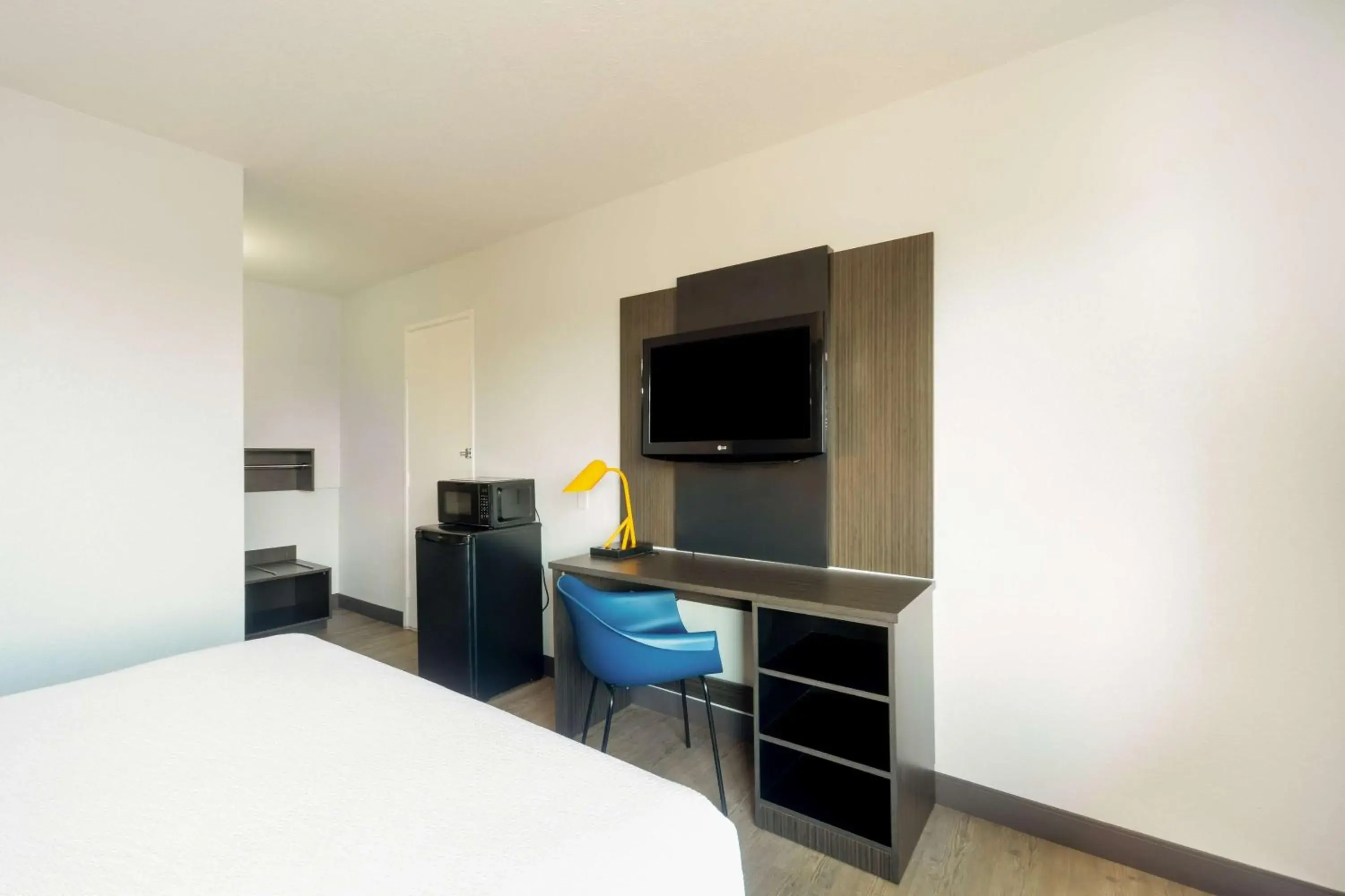 Bedroom, Bed in Motel 6-Del Rio, TX Bedroom, Bed in Motel 6-Del Rio, TX