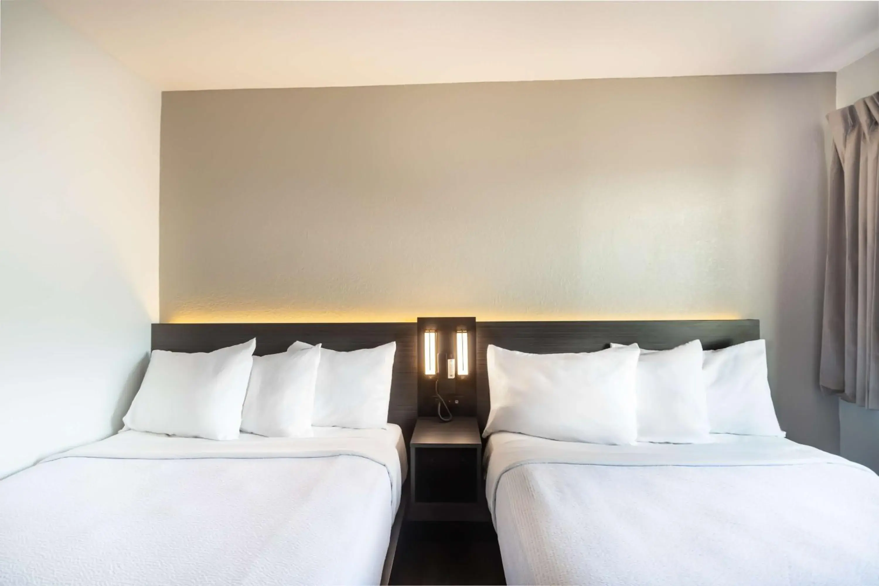 Quadruple Room - Non-Smoking in Motel 6-Del Rio, TX Quadruple Room - Non-Smoking in Motel 6-Del Rio, TX