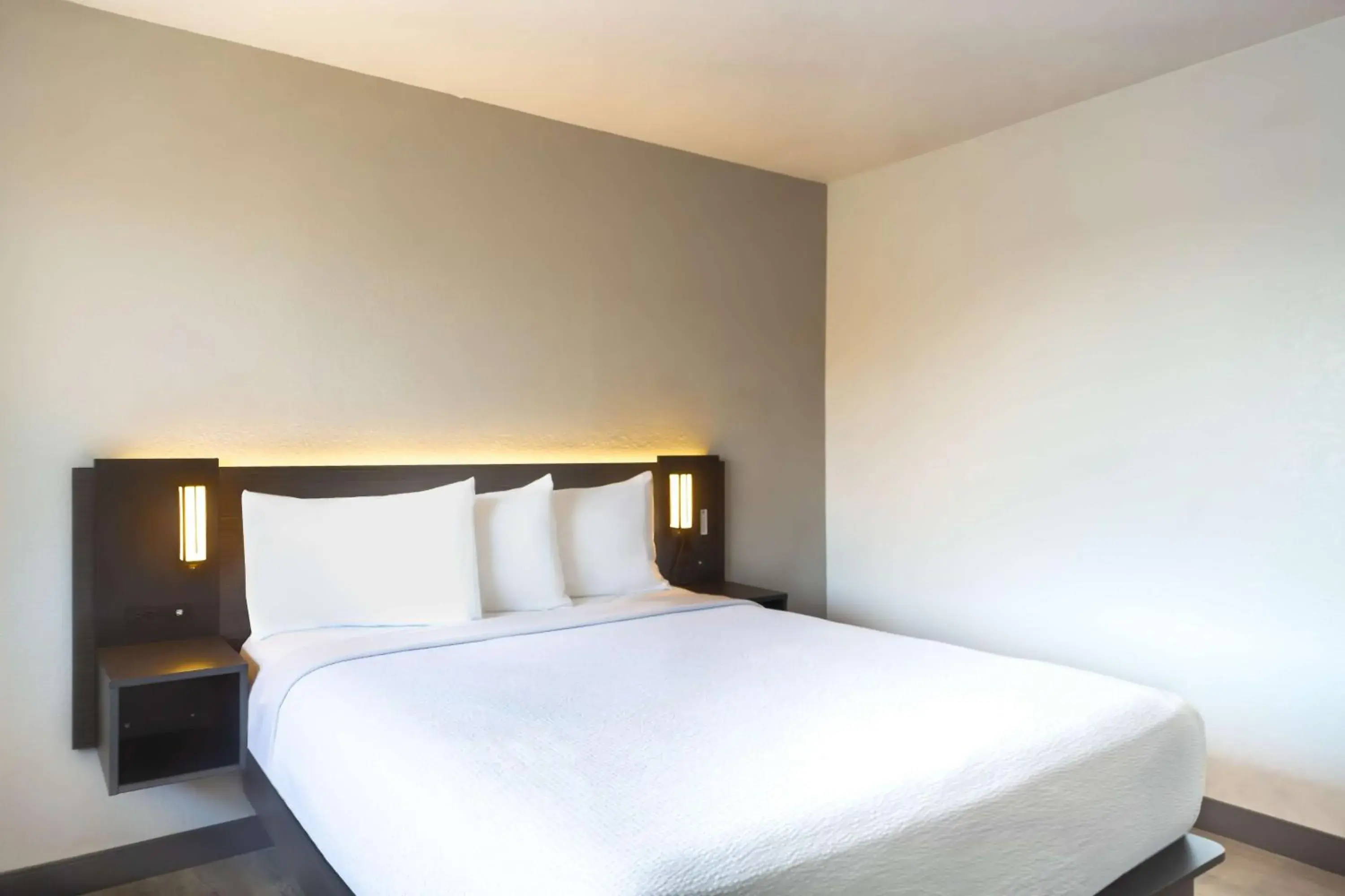 Bedroom, Bed in Motel 6-Del Rio, TX Bedroom, Bed in Motel 6-Del Rio, TX