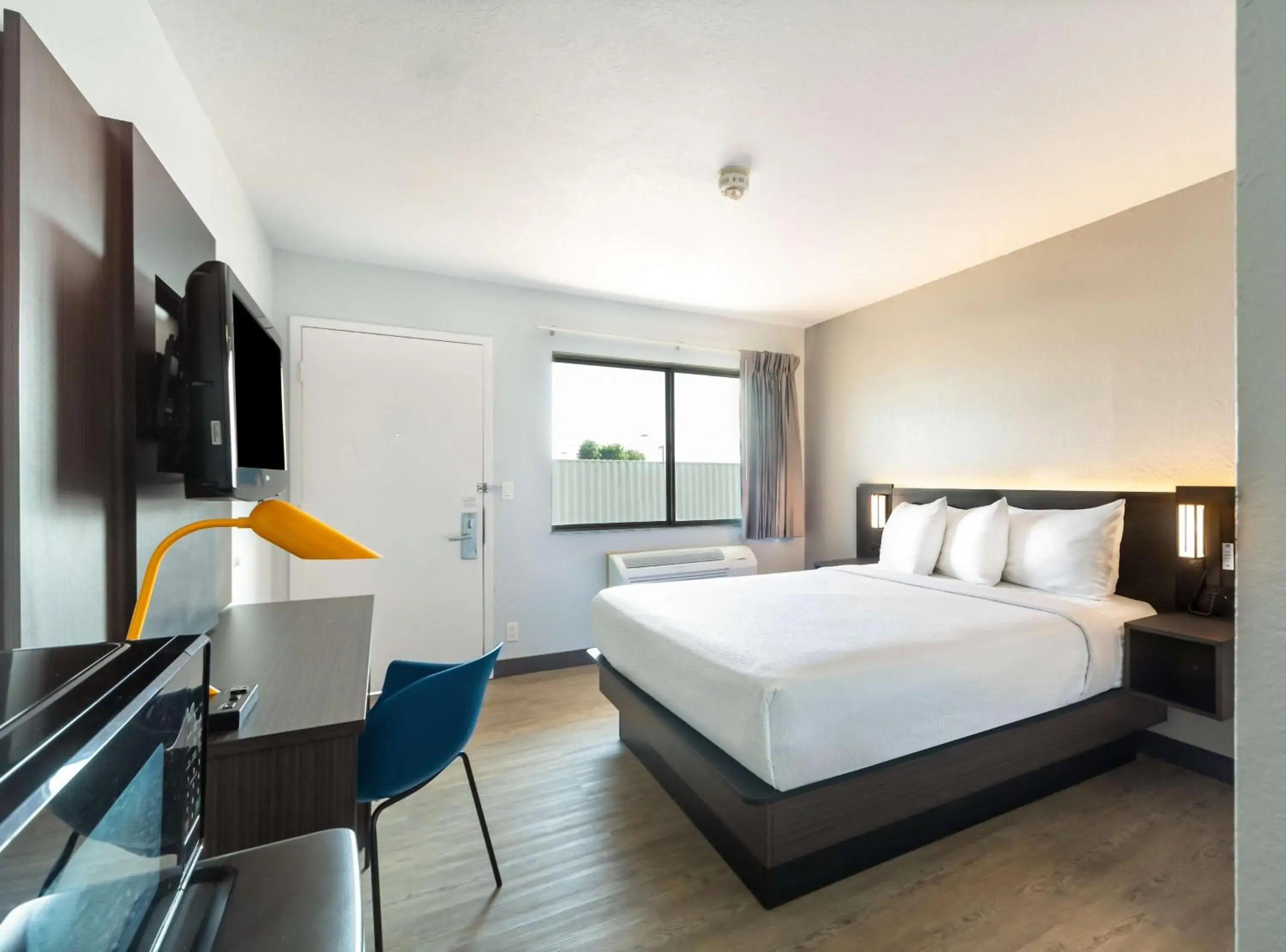 Bedroom, Bed in Motel 6-Del Rio, TX Bedroom, Bed in Motel 6-Del Rio, TX