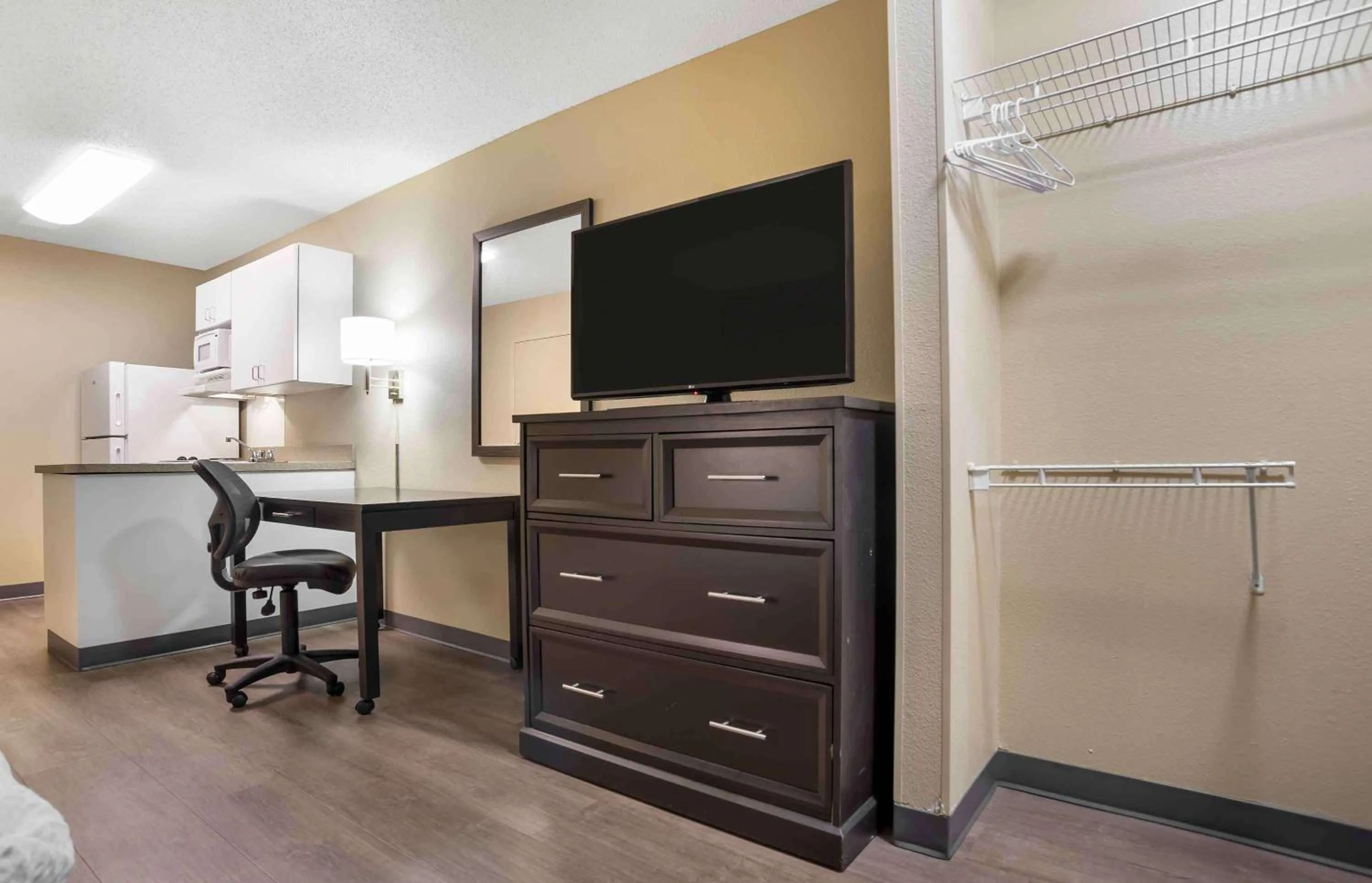 Bedroom in Extended Stay America Select Suites - New Orleans - Airport