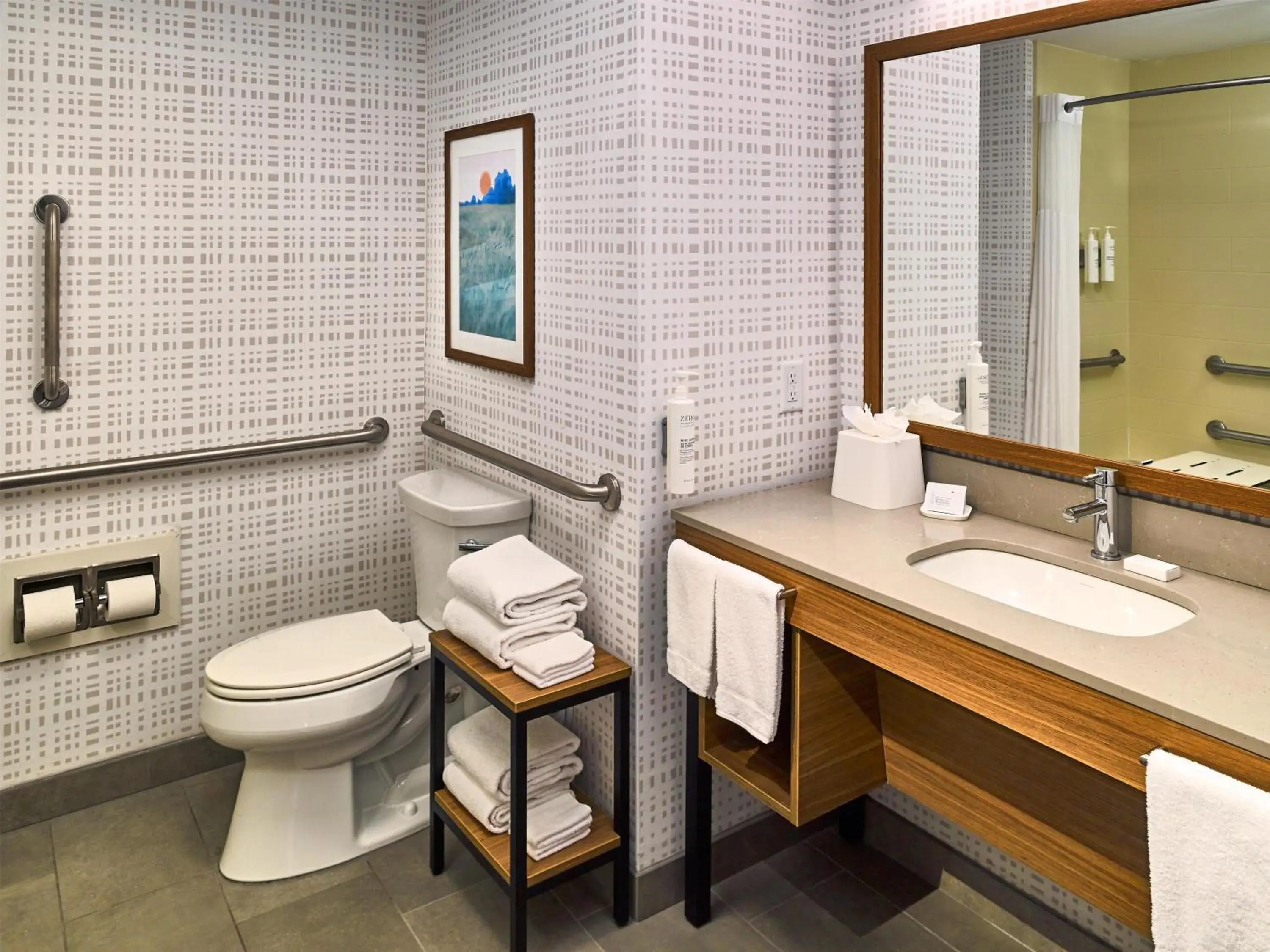 King Room with Accessible Tub - Mobility and Hearing Access/Non-Smoking in Hampton Inn Pigeon Forge King Room with Accessible Tub - Mobility and Hearing Access/Non-Smoking in Hampton Inn Pigeon Forge