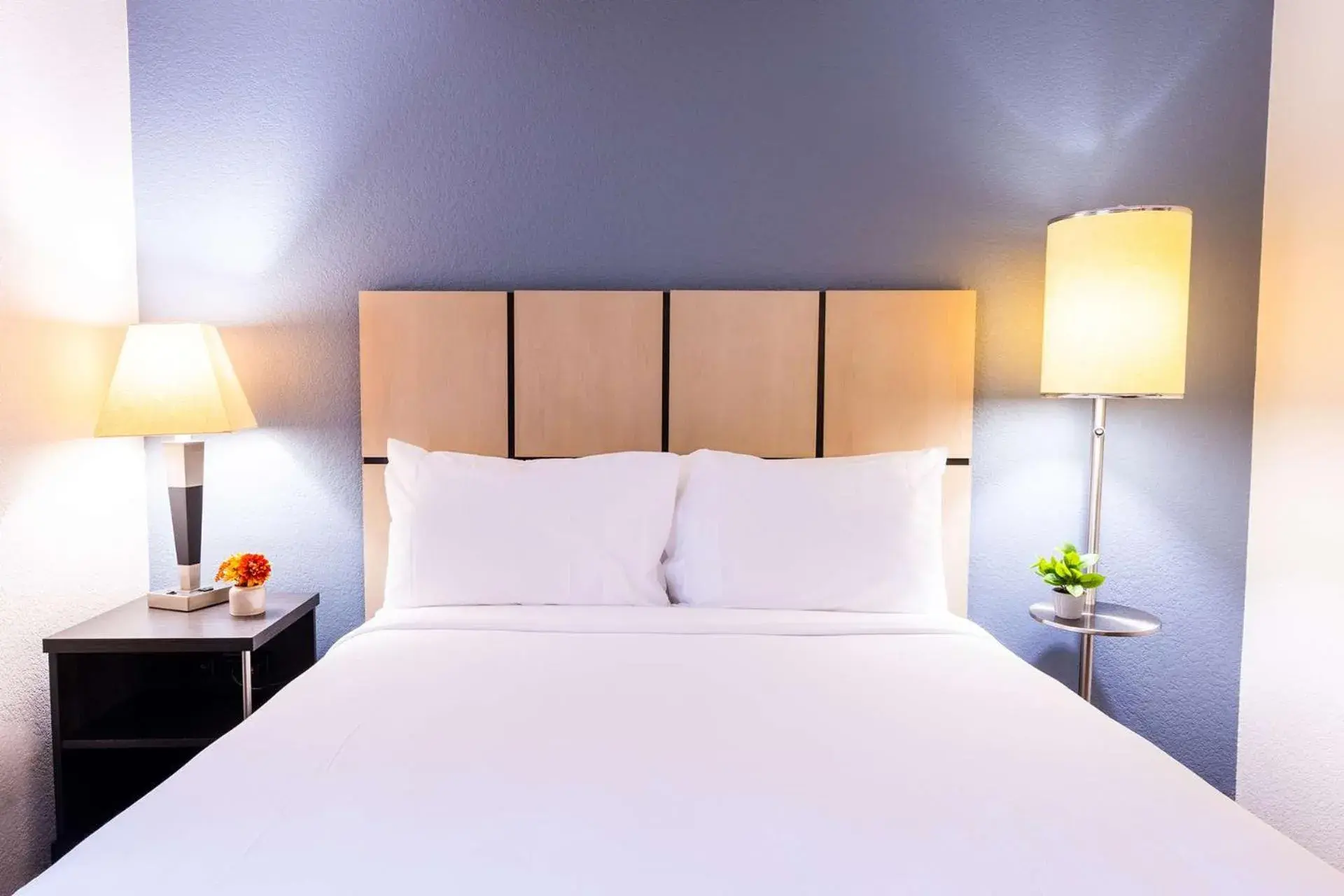 Bed in Sonesta Simply Suites Lansing Bed in Sonesta Simply Suites Lansing