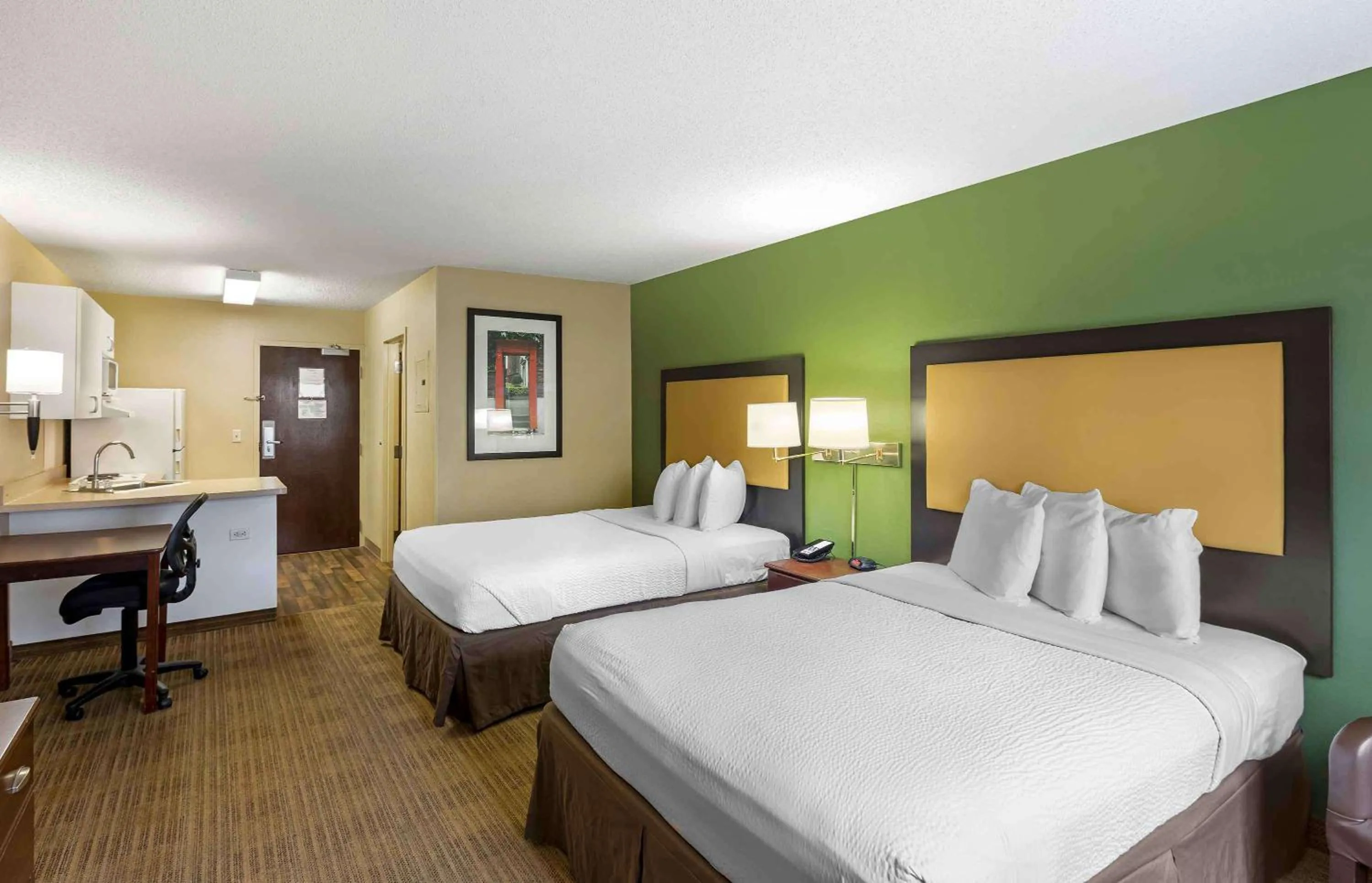 Bedroom, Bed in Extended Stay America Select Suites - Milwaukee - Waukesha
