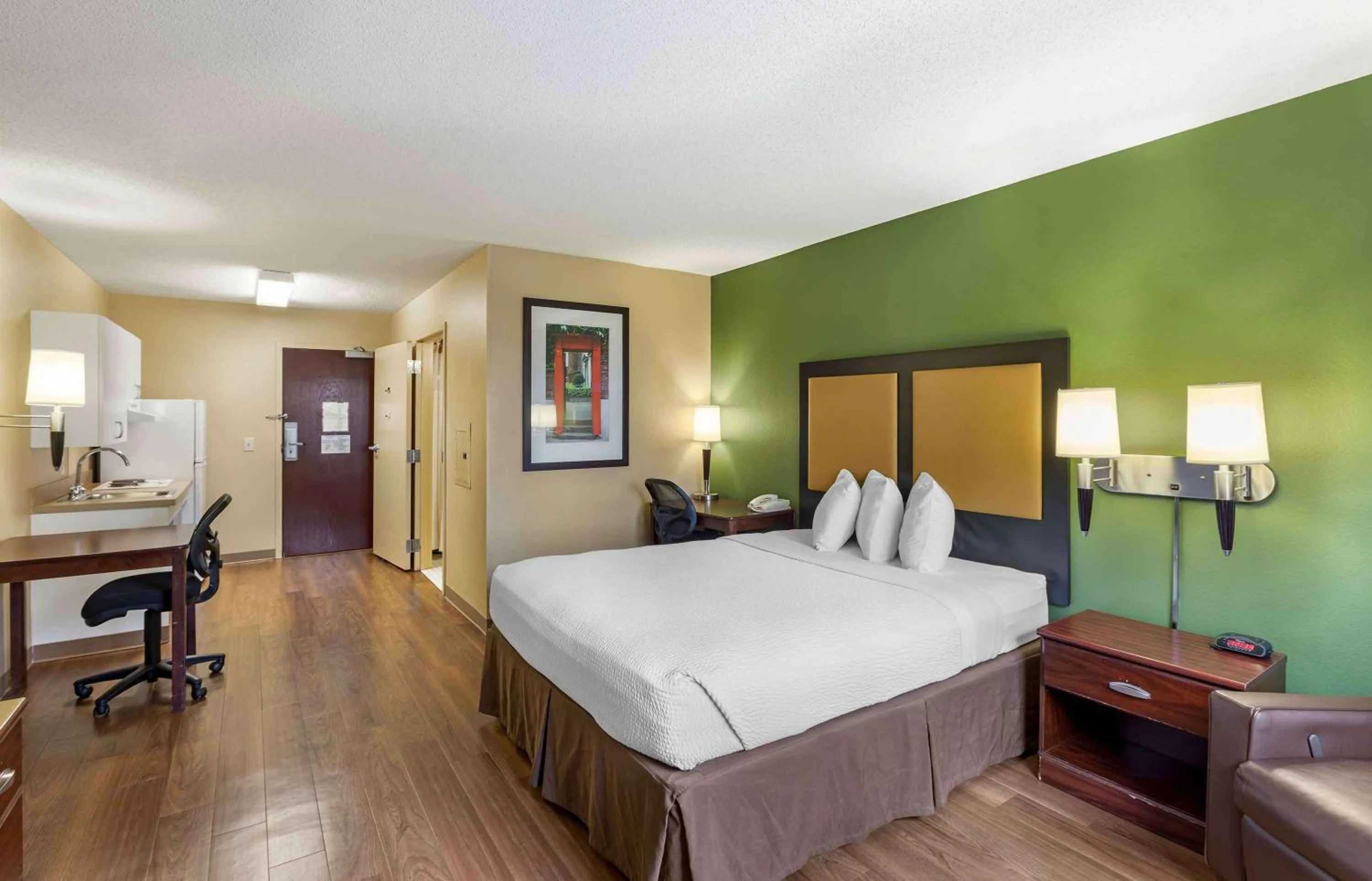 Bedroom, Bed in Extended Stay America Select Suites - Milwaukee - Waukesha