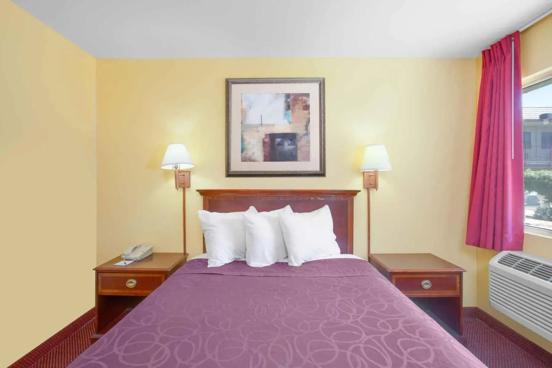 Bed in Baymont by Wyndham Coalinga Bed in Baymont by Wyndham Coalinga