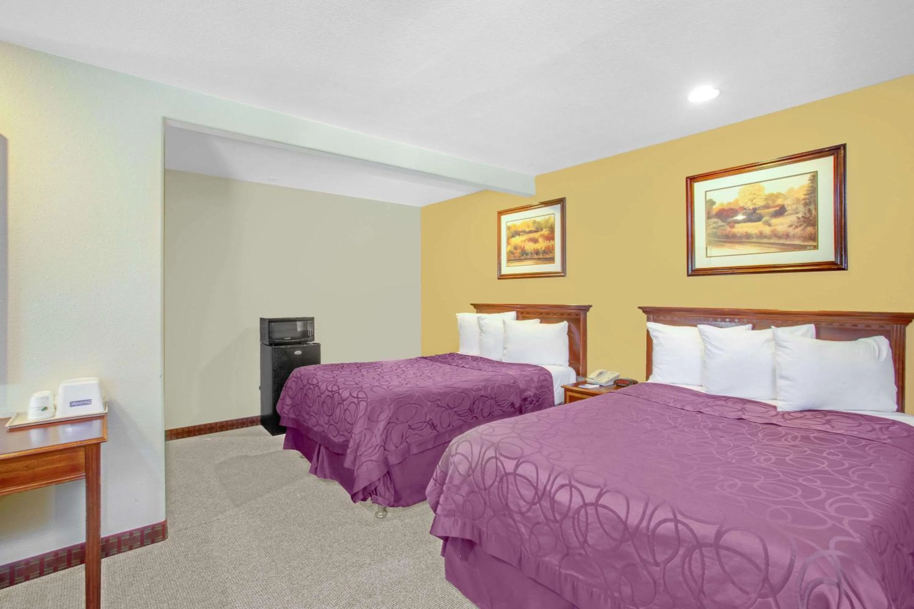 Bedroom in Baymont by Wyndham Coalinga