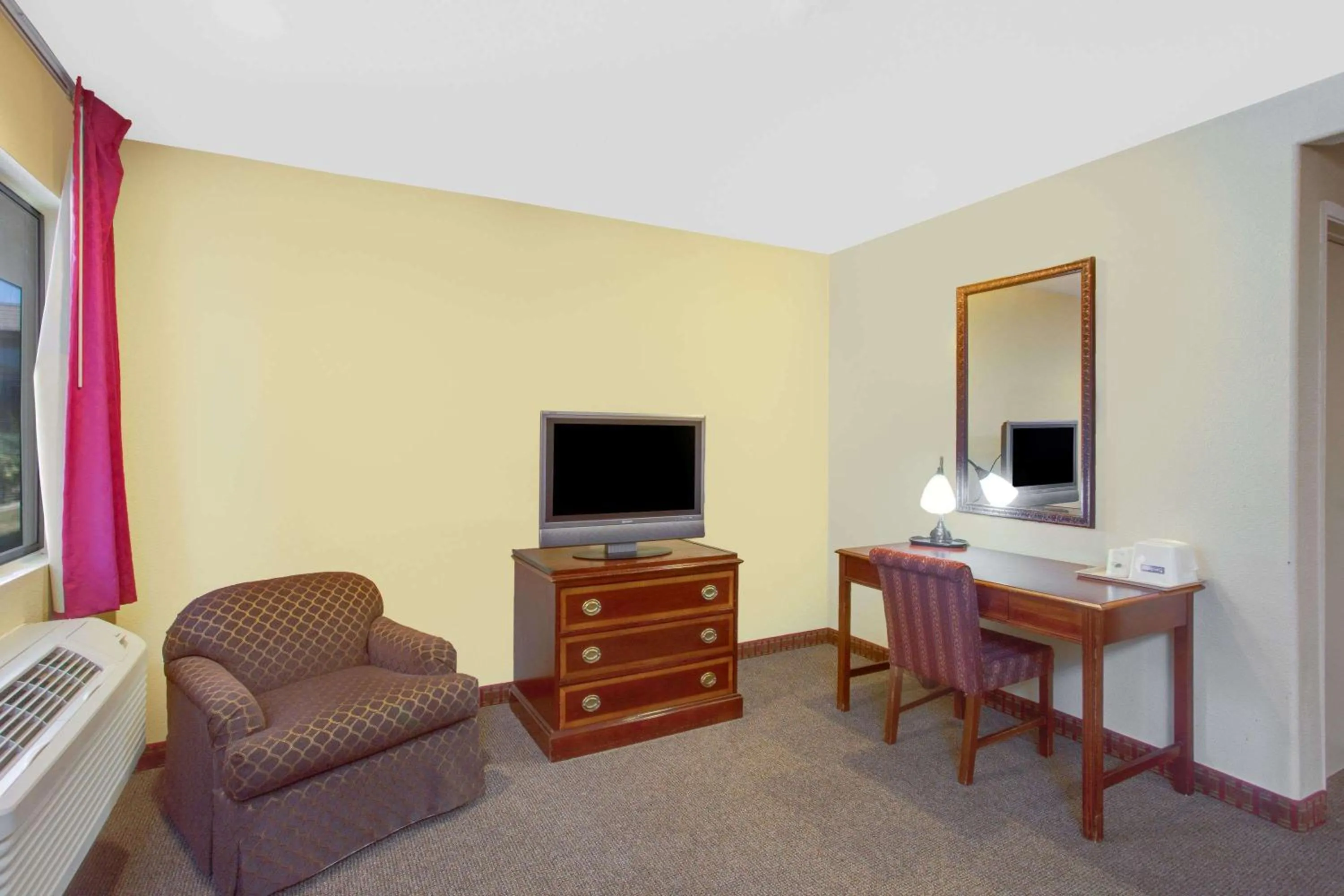 Bedroom in Baymont by Wyndham Coalinga