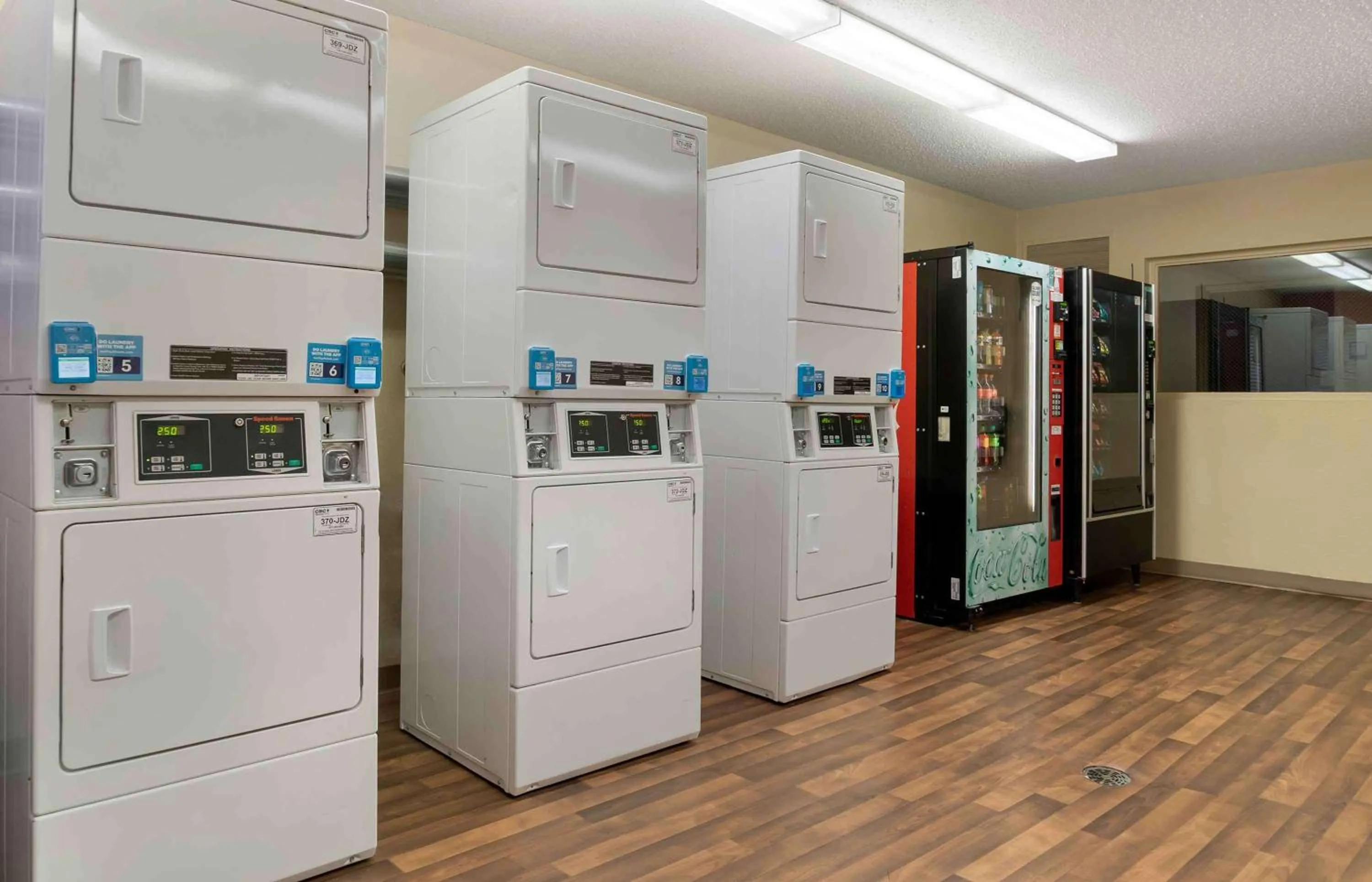 Property building in Extended Stay America Suites - Detroit - Madison Heights