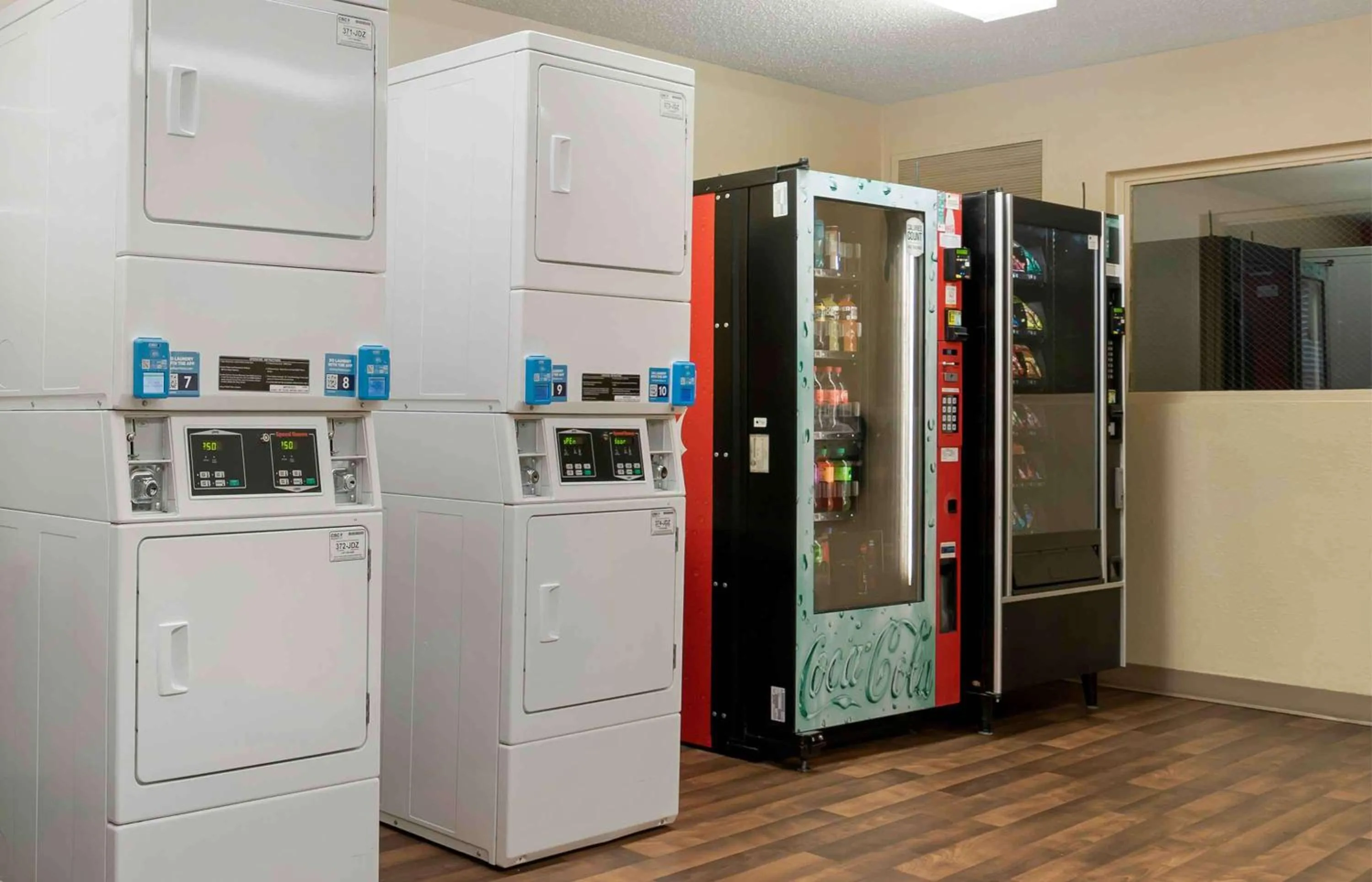 Property building in Extended Stay America Suites - Detroit - Madison Heights