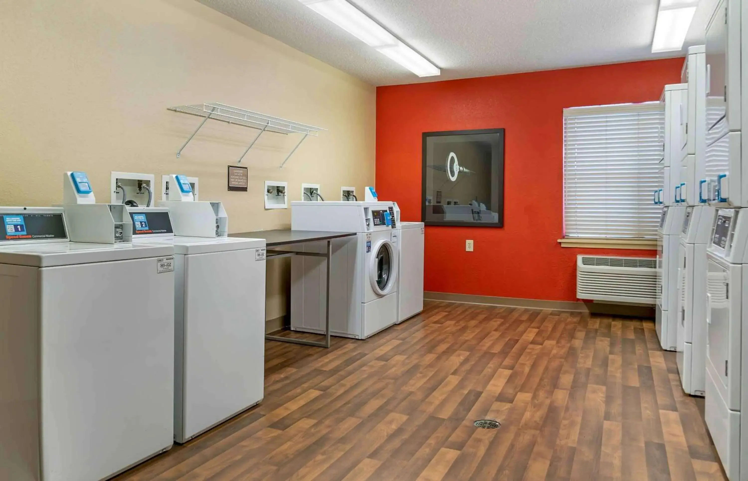 Property building in Extended Stay America Suites - Detroit - Madison Heights Property building in Extended Stay America Suites - Detroit - Madison Heights