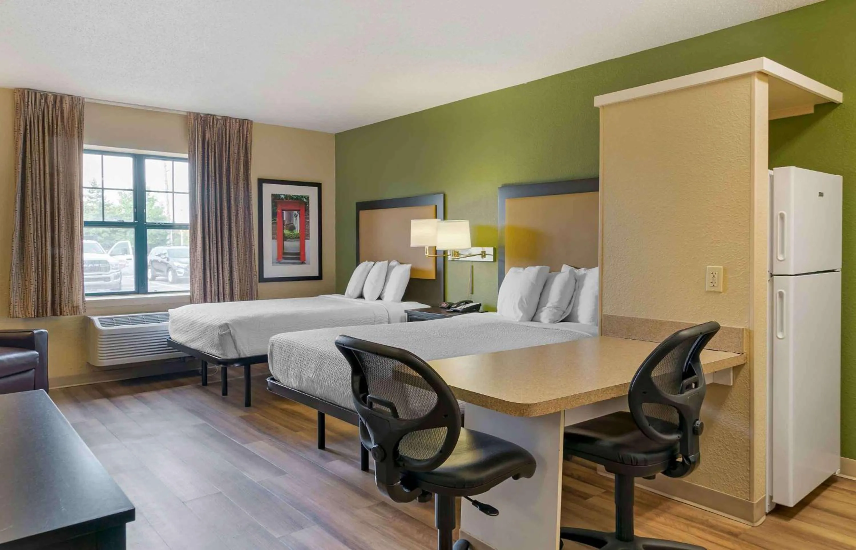 Bedroom, Bed in Extended Stay America Suites - Detroit - Madison Heights