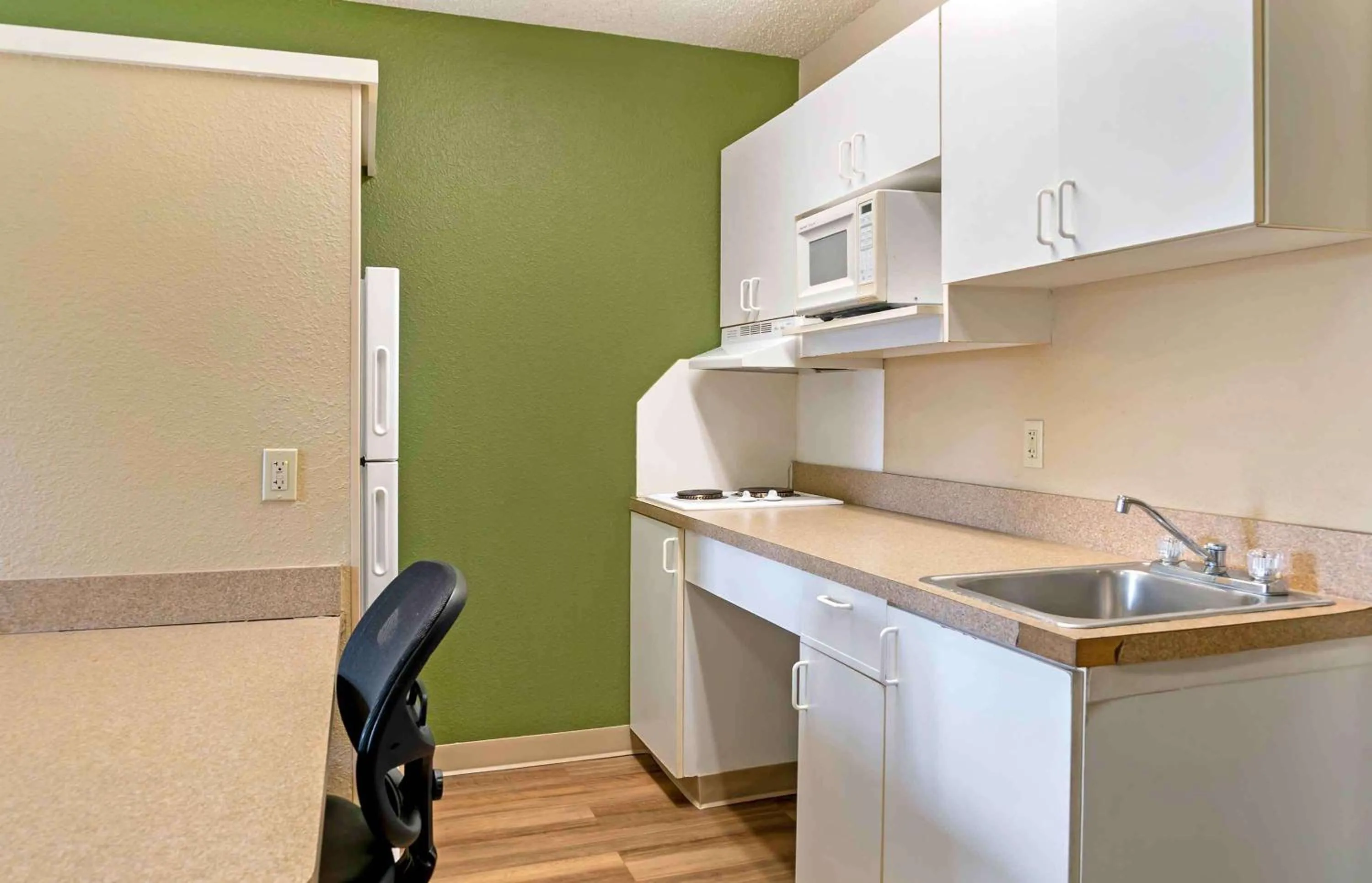 Kitchen or kitchenette in Extended Stay America Suites - Detroit - Madison Heights