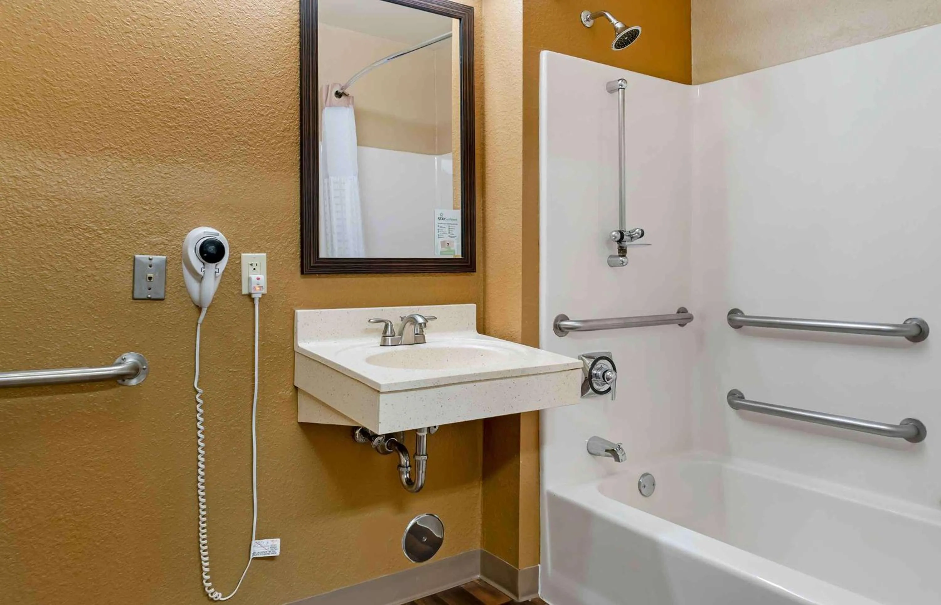 Bathroom in Extended Stay America Suites - Detroit - Madison Heights