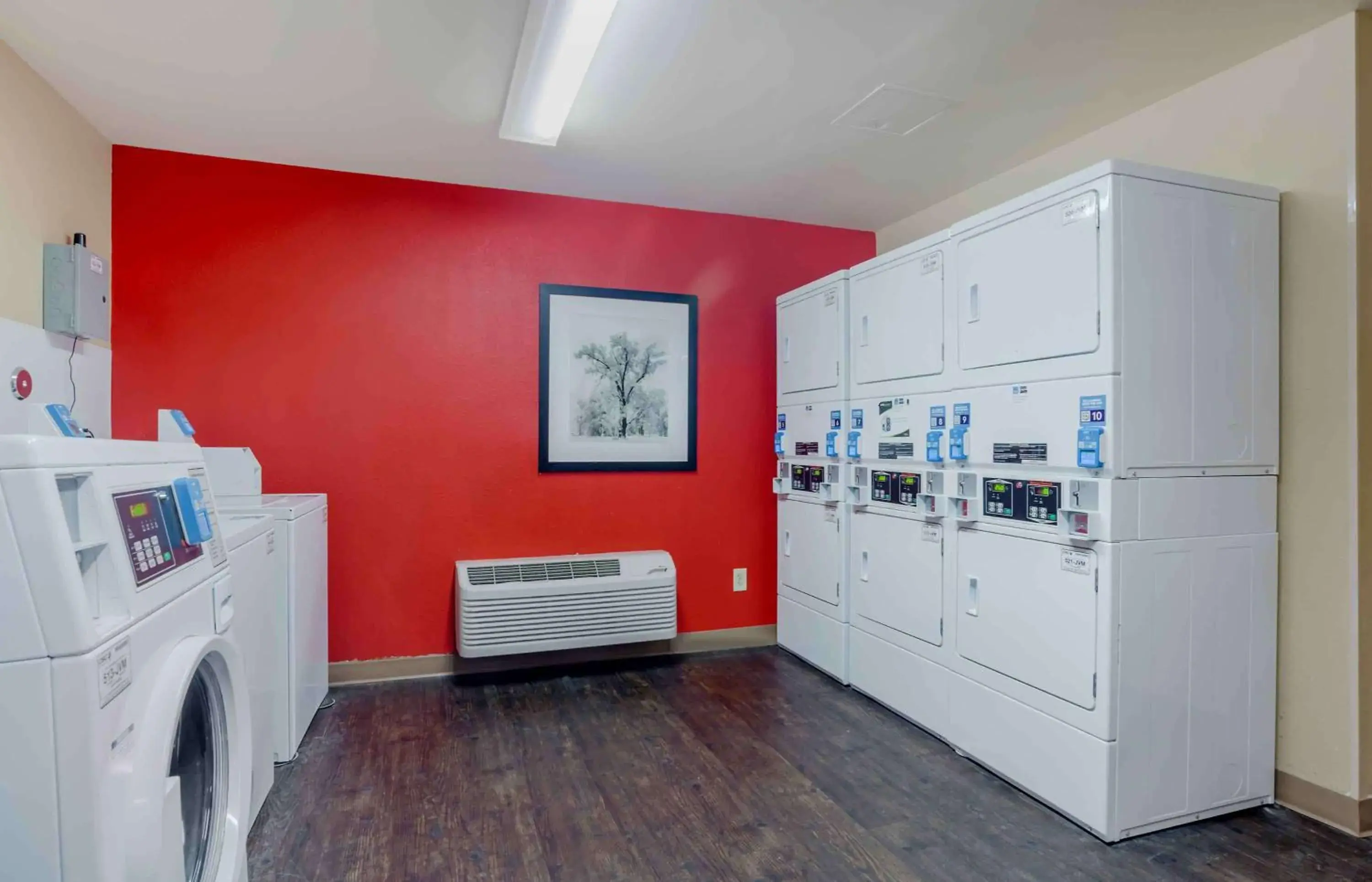 Property building in Extended Stay America Suites - Los Angeles - Torrance Blvd Property building in Extended Stay America Suites - Los Angeles - Torrance Blvd