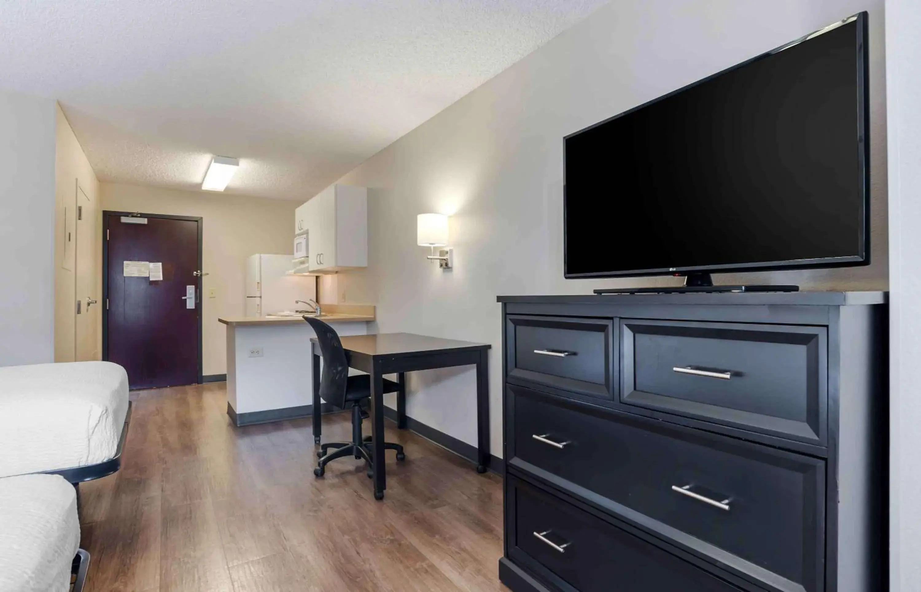 Bedroom in Extended Stay America Suites - Los Angeles - Torrance Blvd Bedroom in Extended Stay America Suites - Los Angeles - Torrance Blvd