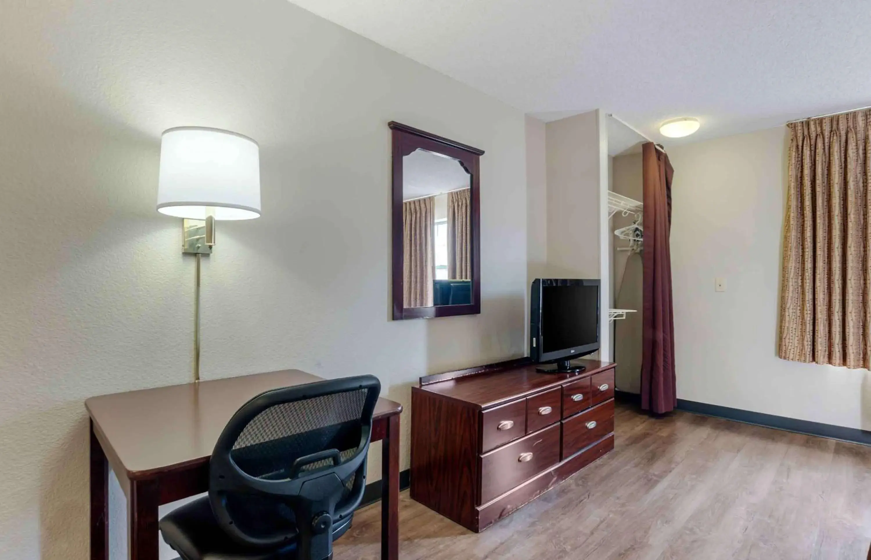 Bedroom in Extended Stay America Suites - Los Angeles - Torrance Blvd Bedroom in Extended Stay America Suites - Los Angeles - Torrance Blvd