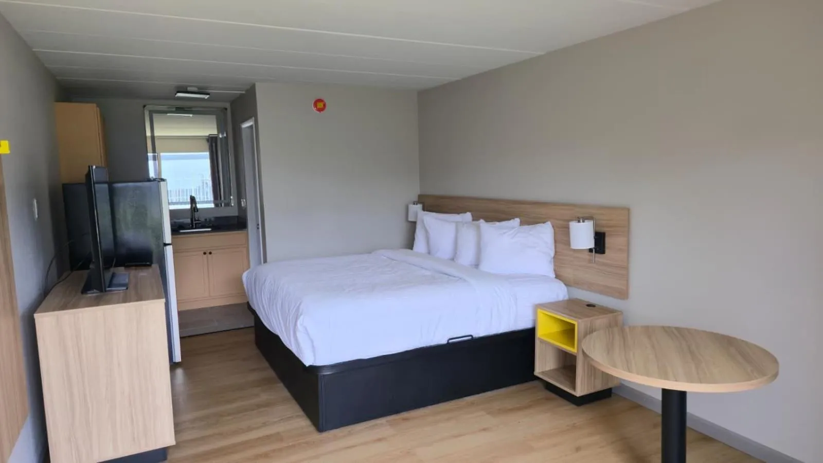 Photo of the whole room, Bed in Days Inn by Wyndham Paducah I-24 Exit 4