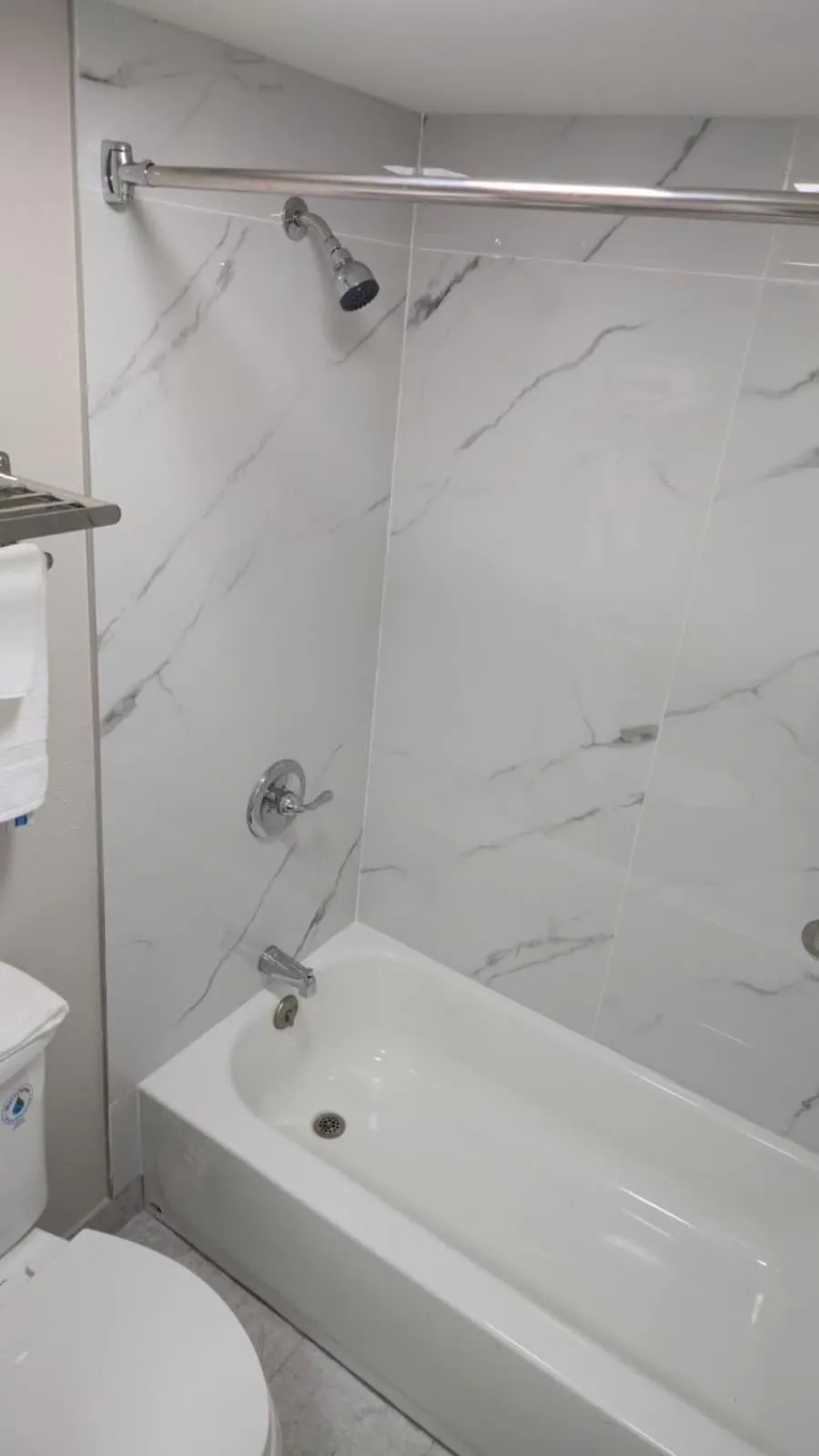 Bath in Days Inn by Wyndham Paducah I-24 Exit 4