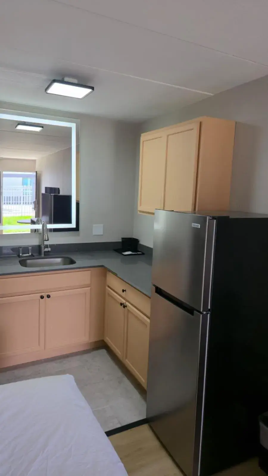 Kitchen or kitchenette in Days Inn by Wyndham Paducah I-24 Exit 4 Kitchen or kitchenette in Days Inn by Wyndham Paducah I-24 Exit 4