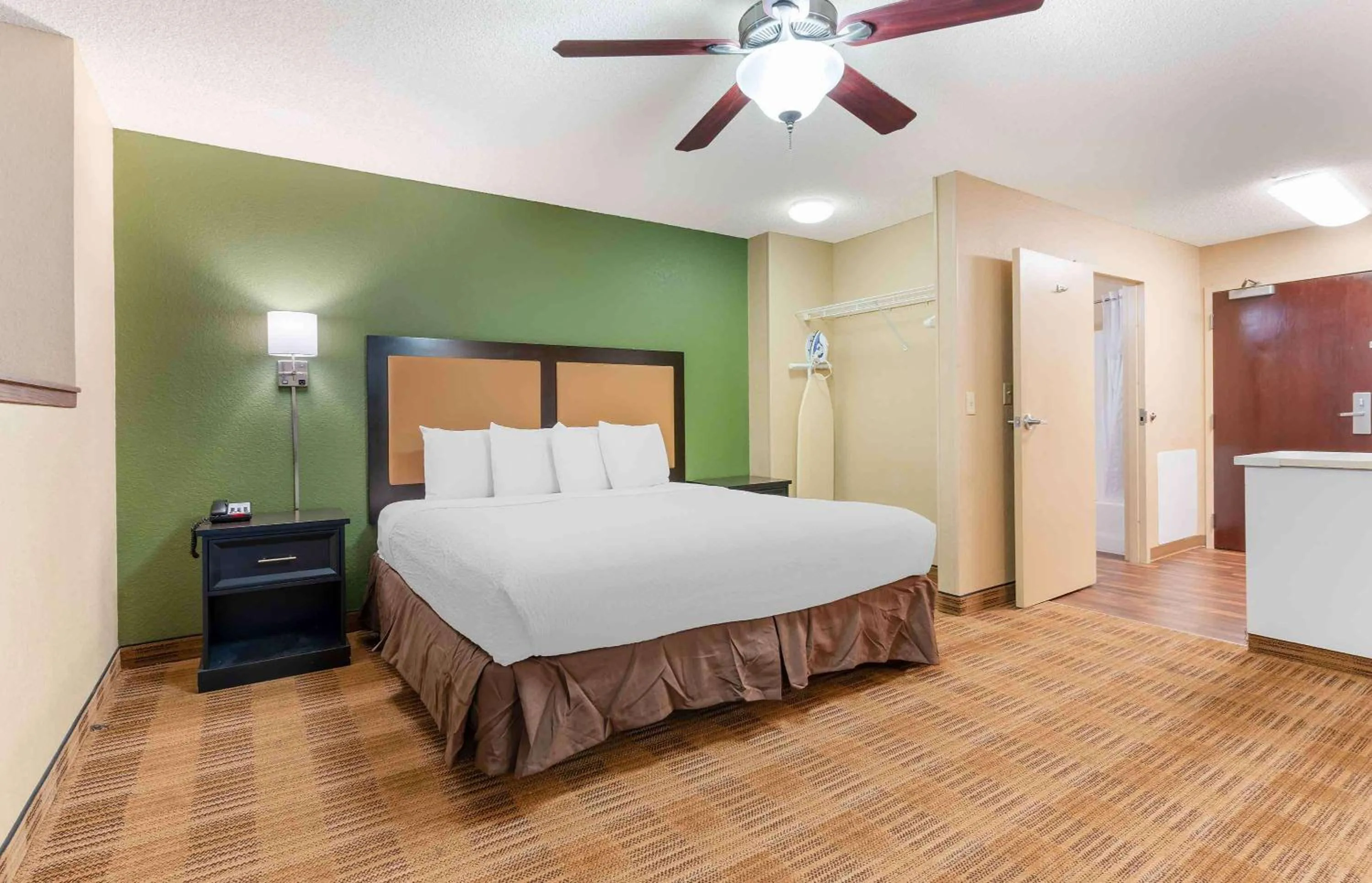 Bedroom, Bed in Extended Stay America Suites - Dublin - Hacienda Dr