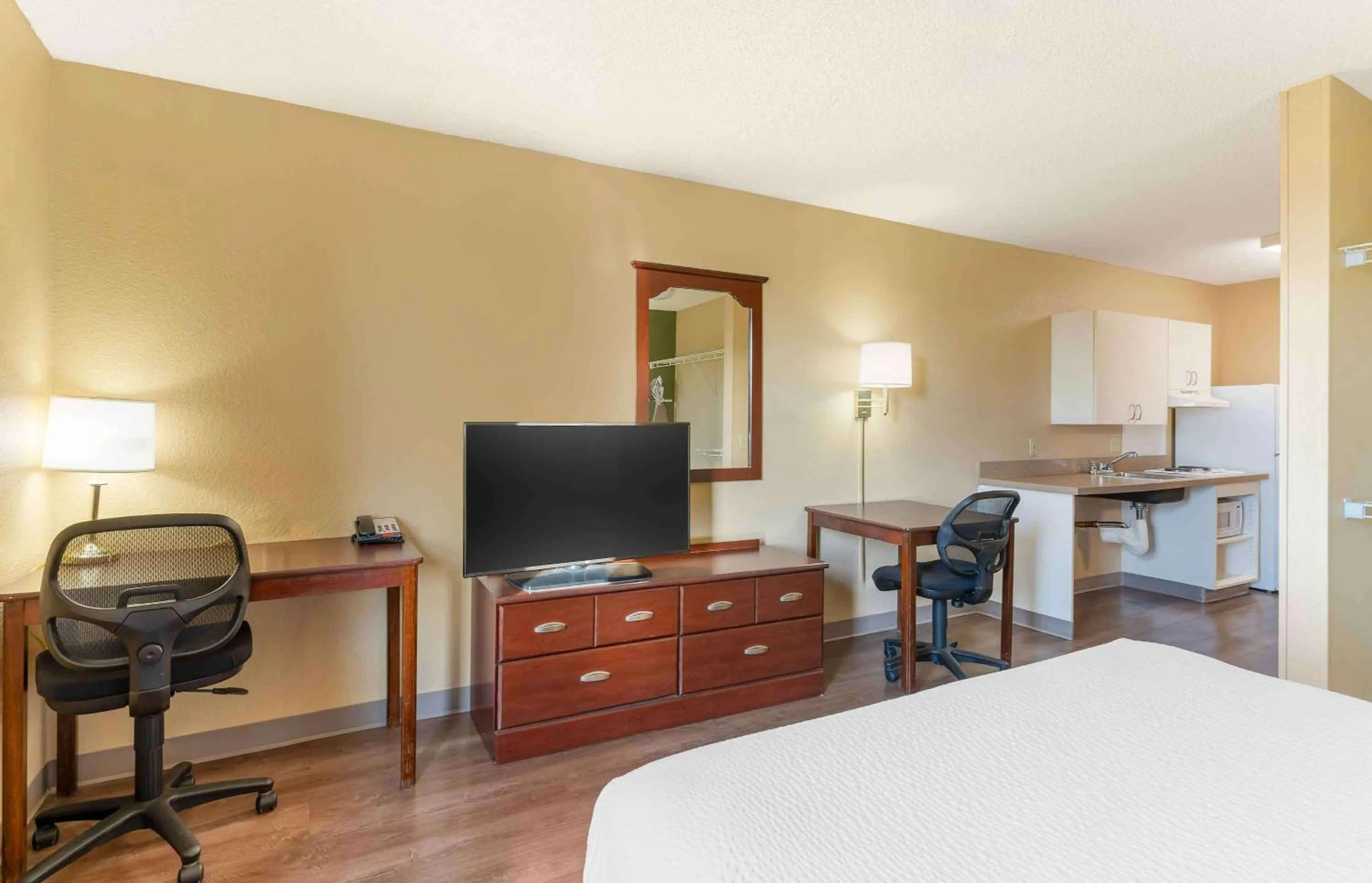 Bedroom in Extended Stay America Suites - Dublin - Hacienda Dr