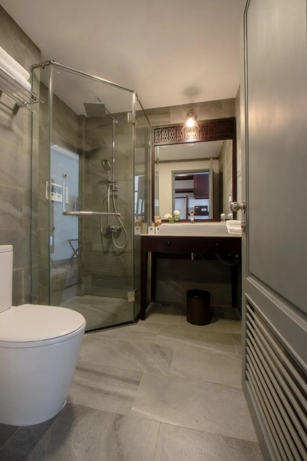 Toilet in Souphattra Hotel Luang Prabang