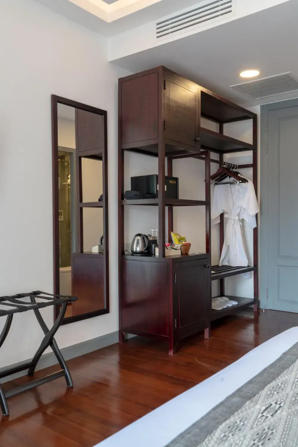 Coffee/tea facilities, Bed in Souphattra Hotel Luang Prabang Coffee/tea facilities, Bed in Souphattra Hotel Luang Prabang