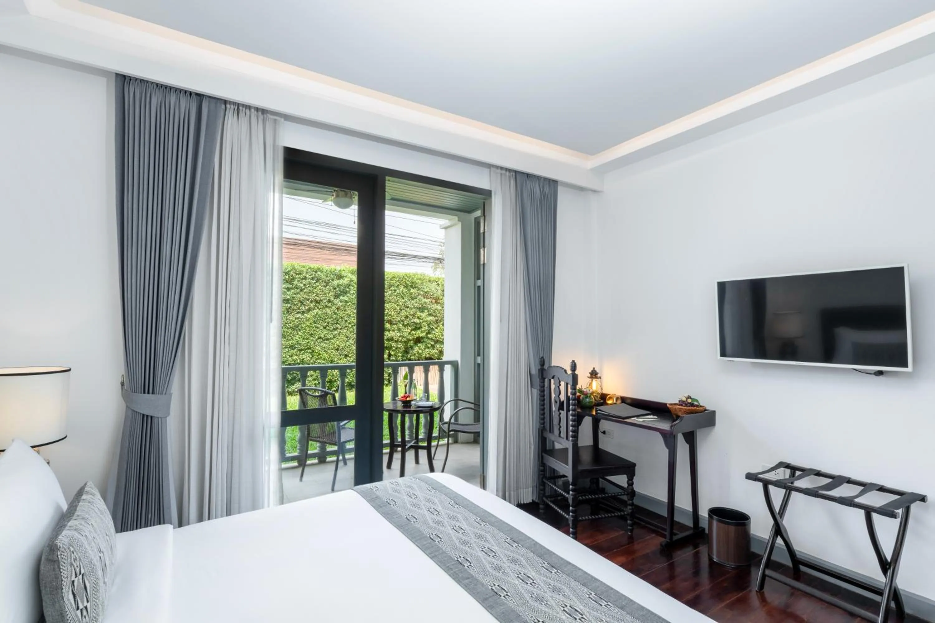 Balcony/Terrace, Bed in Souphattra Hotel Luang Prabang