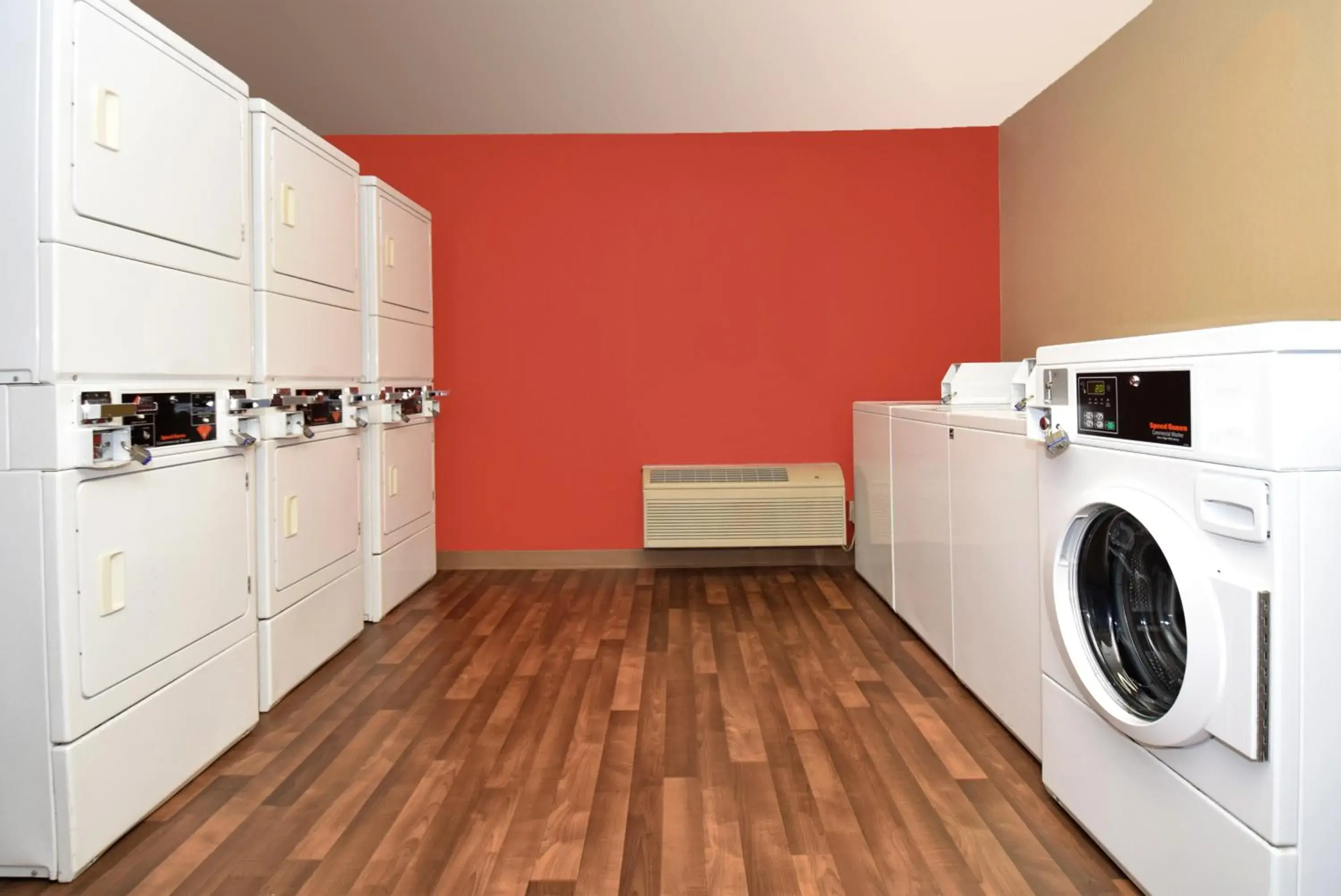 laundry, Kitchen/Kitchenette in Extended Stay America Suites - Chicago - Hillside