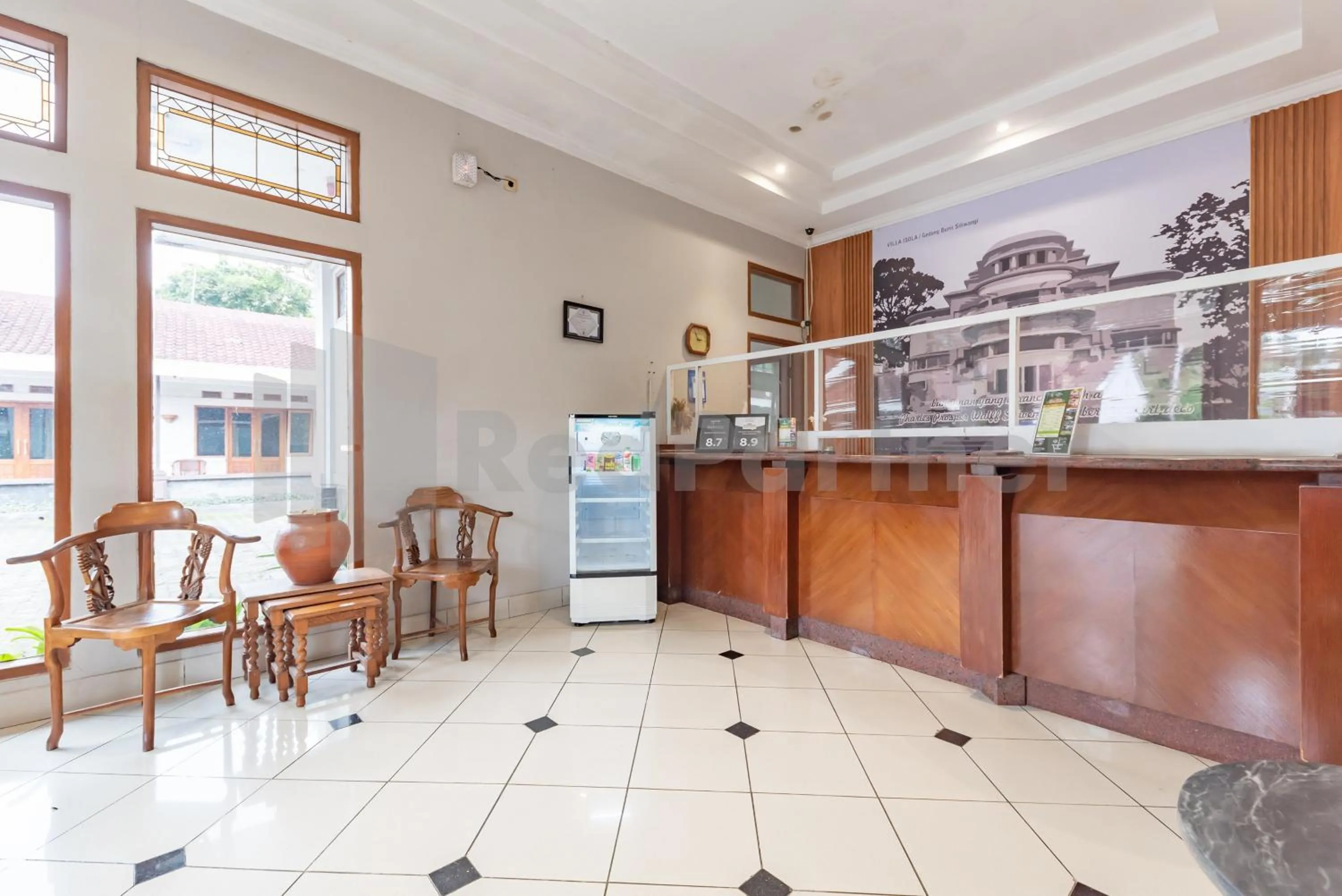 Lobby or reception in Yehezkiel Hotel Lembang Mitra RedDoorz