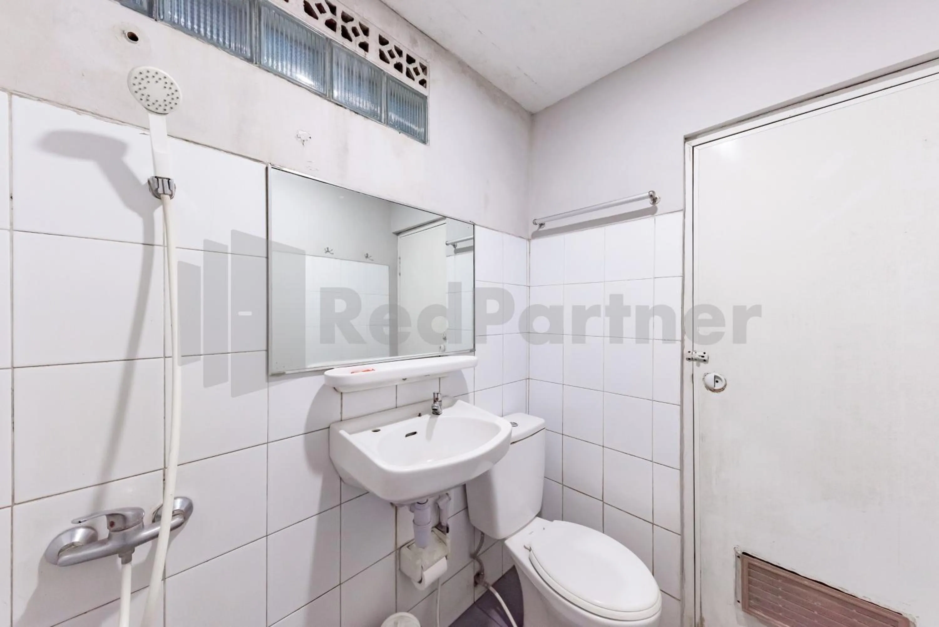 Bathroom in Yehezkiel Hotel Lembang Mitra RedDoorz