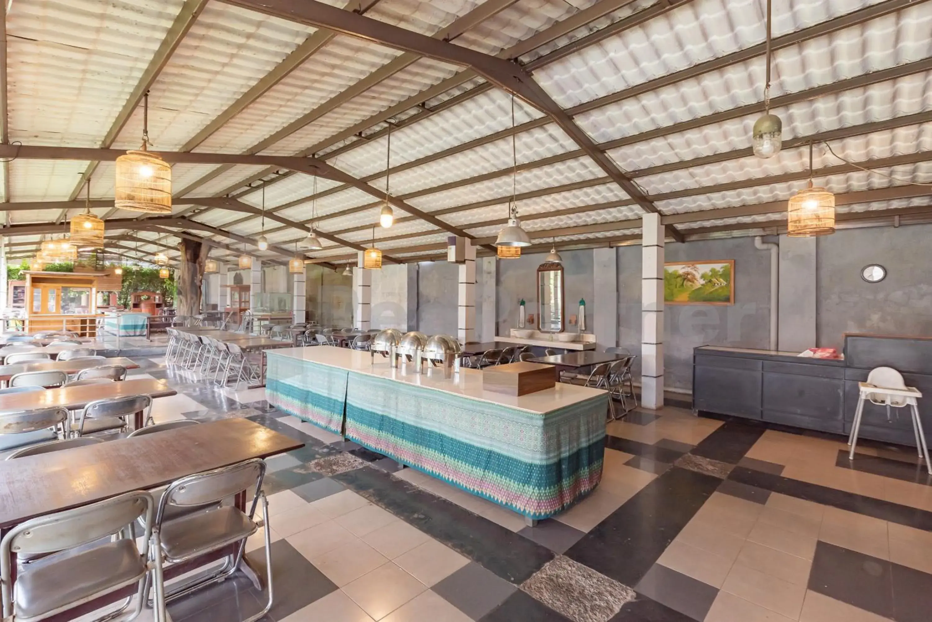 Restaurant/places to eat in Yehezkiel Hotel Lembang Mitra RedDoorz Restaurant/places to eat in Yehezkiel Hotel Lembang Mitra RedDoorz