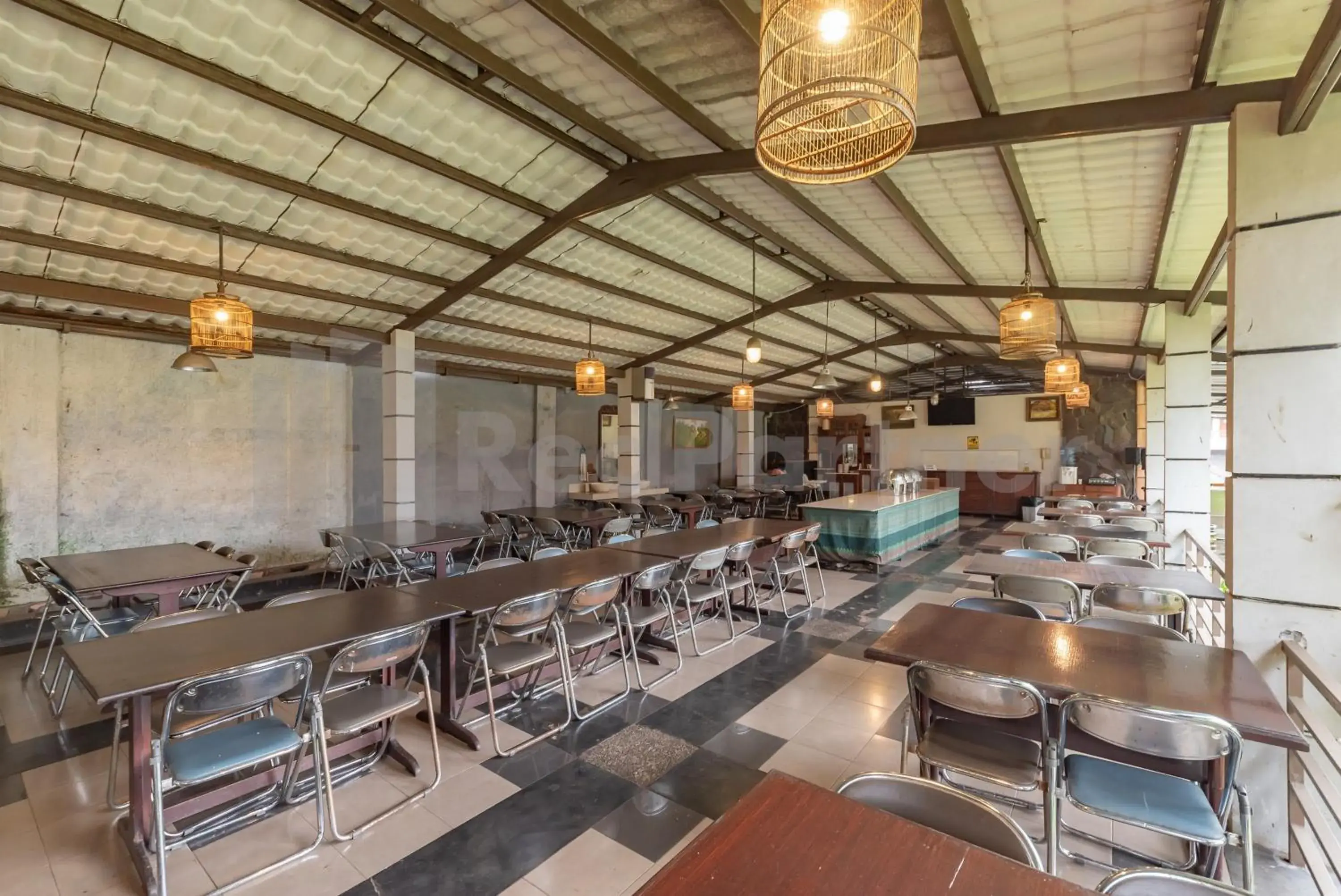 Restaurant/places to eat in Yehezkiel Hotel Lembang Mitra RedDoorz Restaurant/places to eat in Yehezkiel Hotel Lembang Mitra RedDoorz