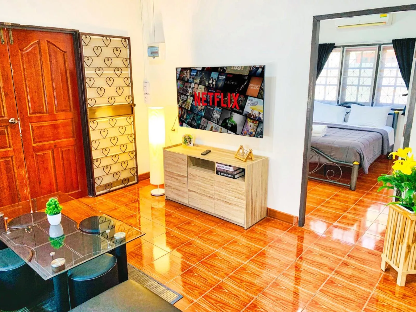 Communal lounge/ TV room in Thai Orange Villas