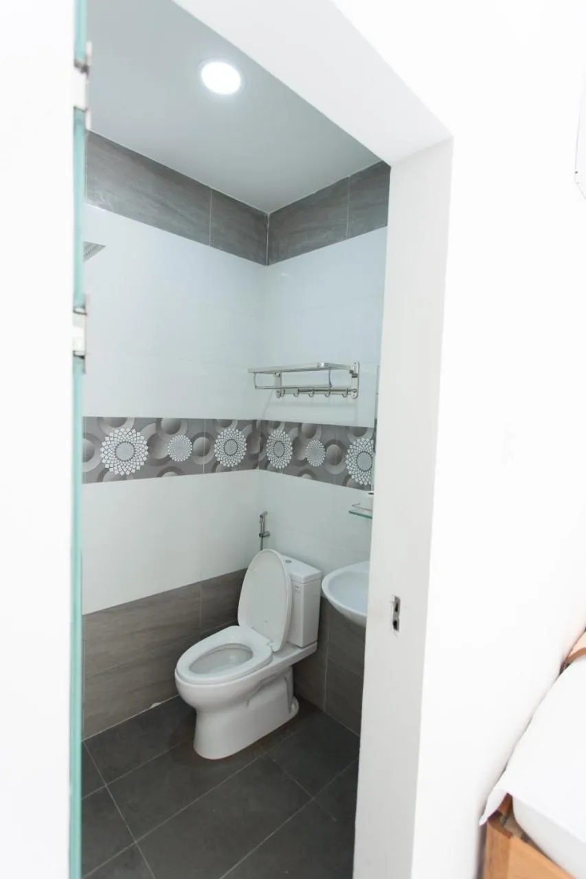 Shower in HongKong1 Hotel Quy Nhon
