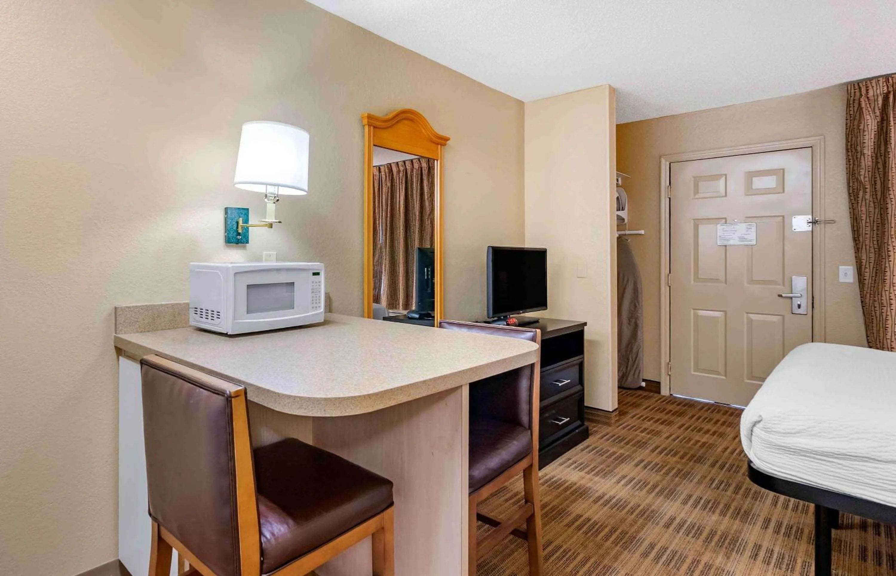 Bedroom, Bed in Extended Stay America Select Suites - Tampa - North Airport