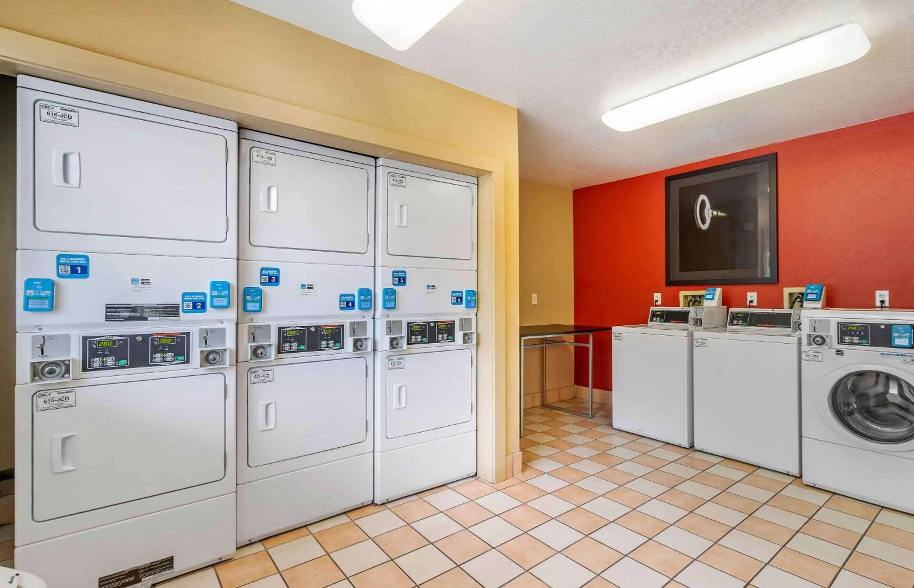 Property building in Extended Stay America Select Suites - Tampa - North Airport