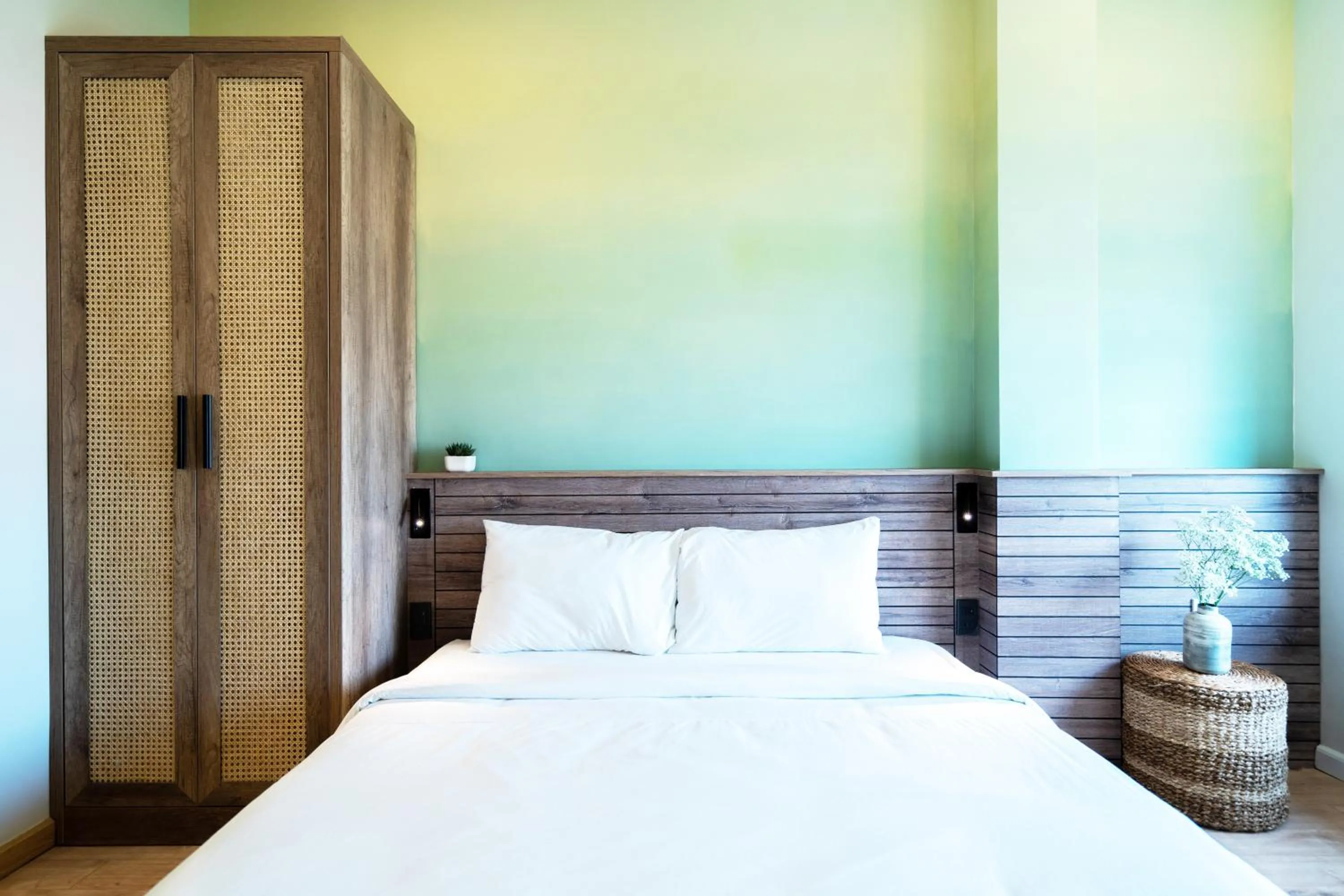 Bed in Mecozy Apartel