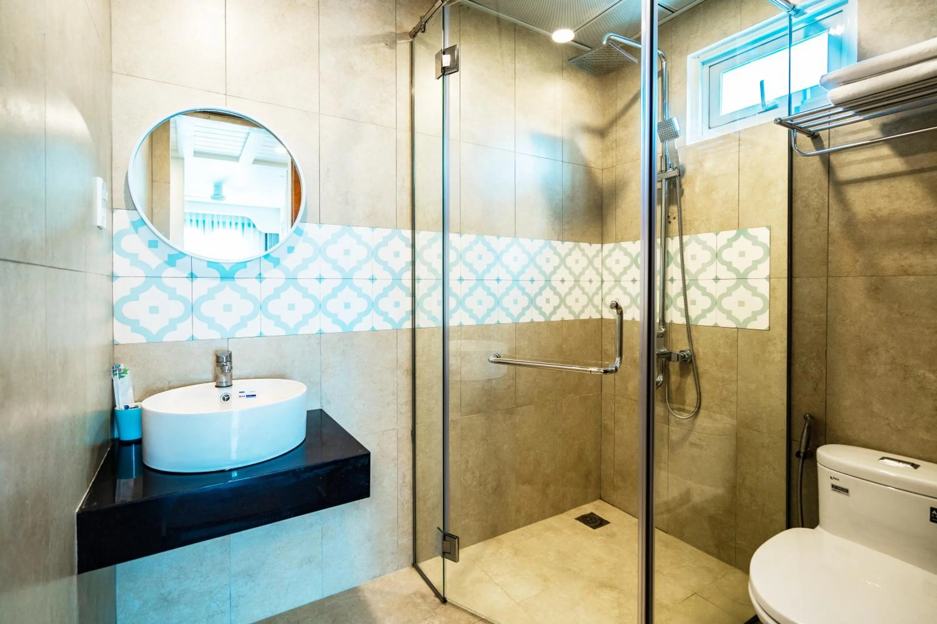 Shower in Mecozy Apartel