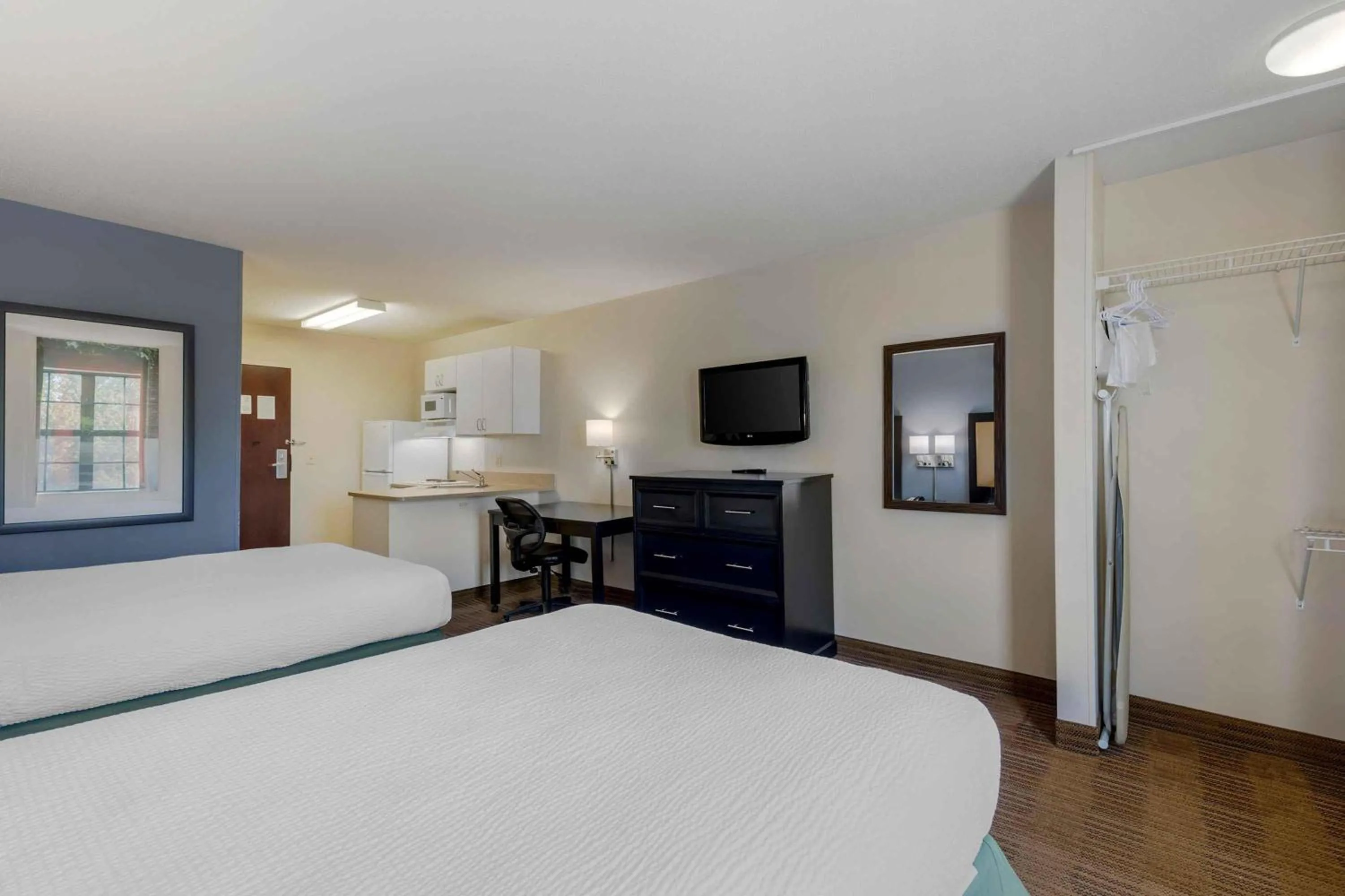 Bedroom, Bed in Extended Stay America Suites - St Louis - St Peters