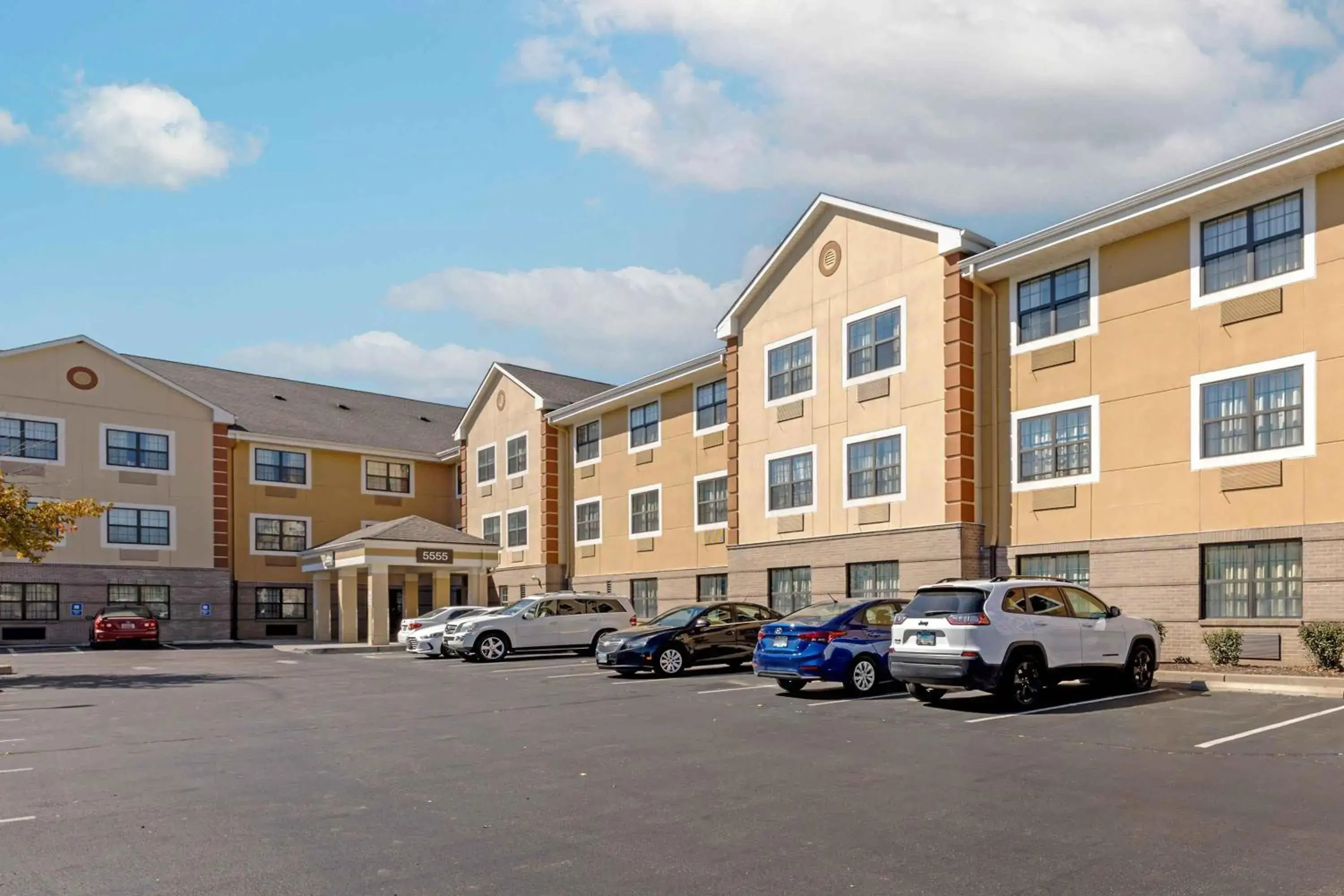 Property building in Extended Stay America Suites - St Louis - St Peters Property building in Extended Stay America Suites - St Louis - St Peters