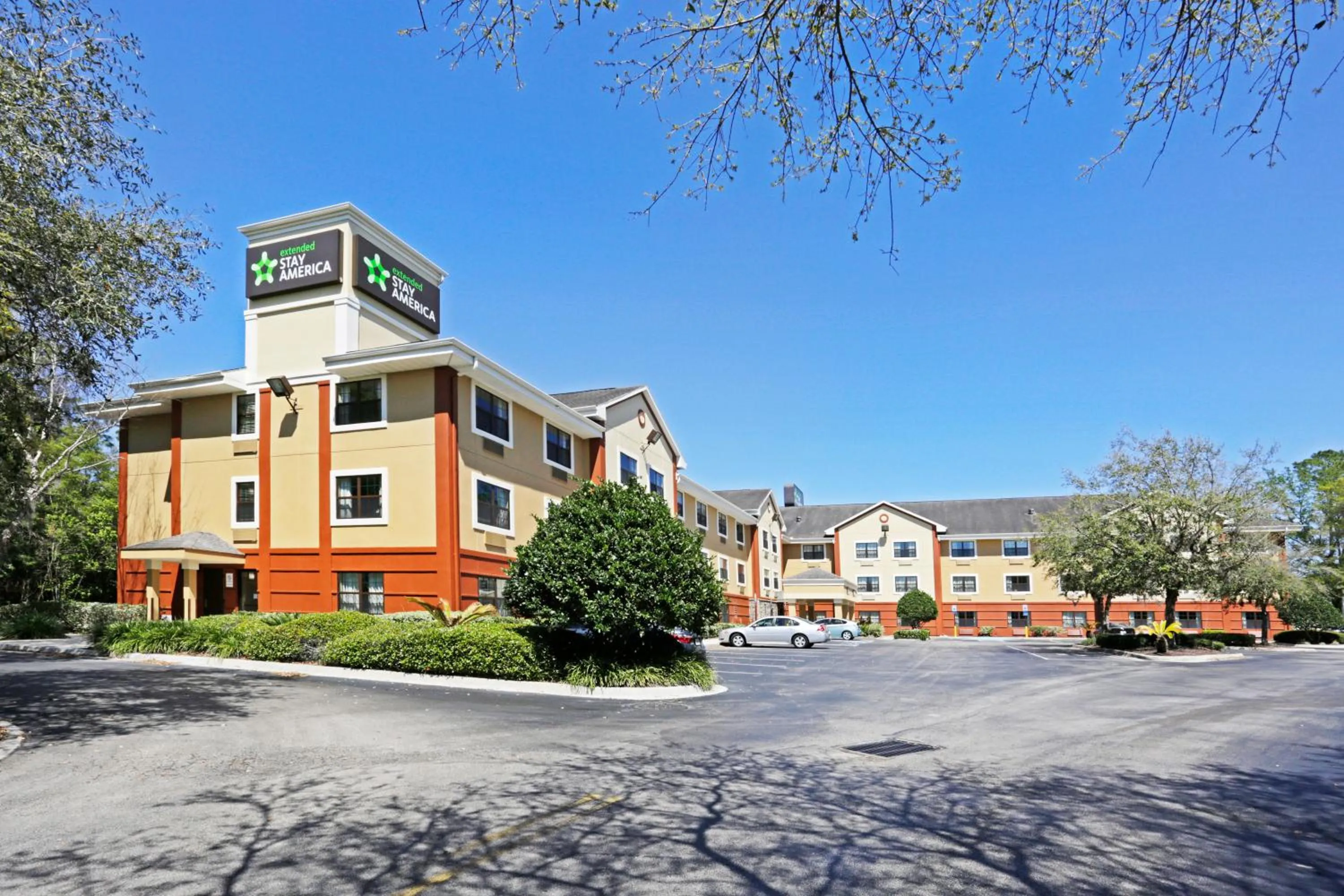 Property building in Extended Stay America Select Suites - Jacksonville - Lenoir Avenue East